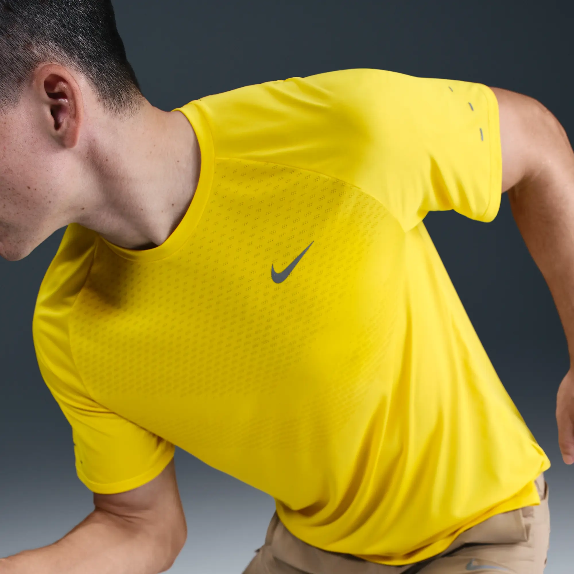Nike Stride Men's Dri-FIT ADV Short-Sleeve Running Top - Yellow - Polyester