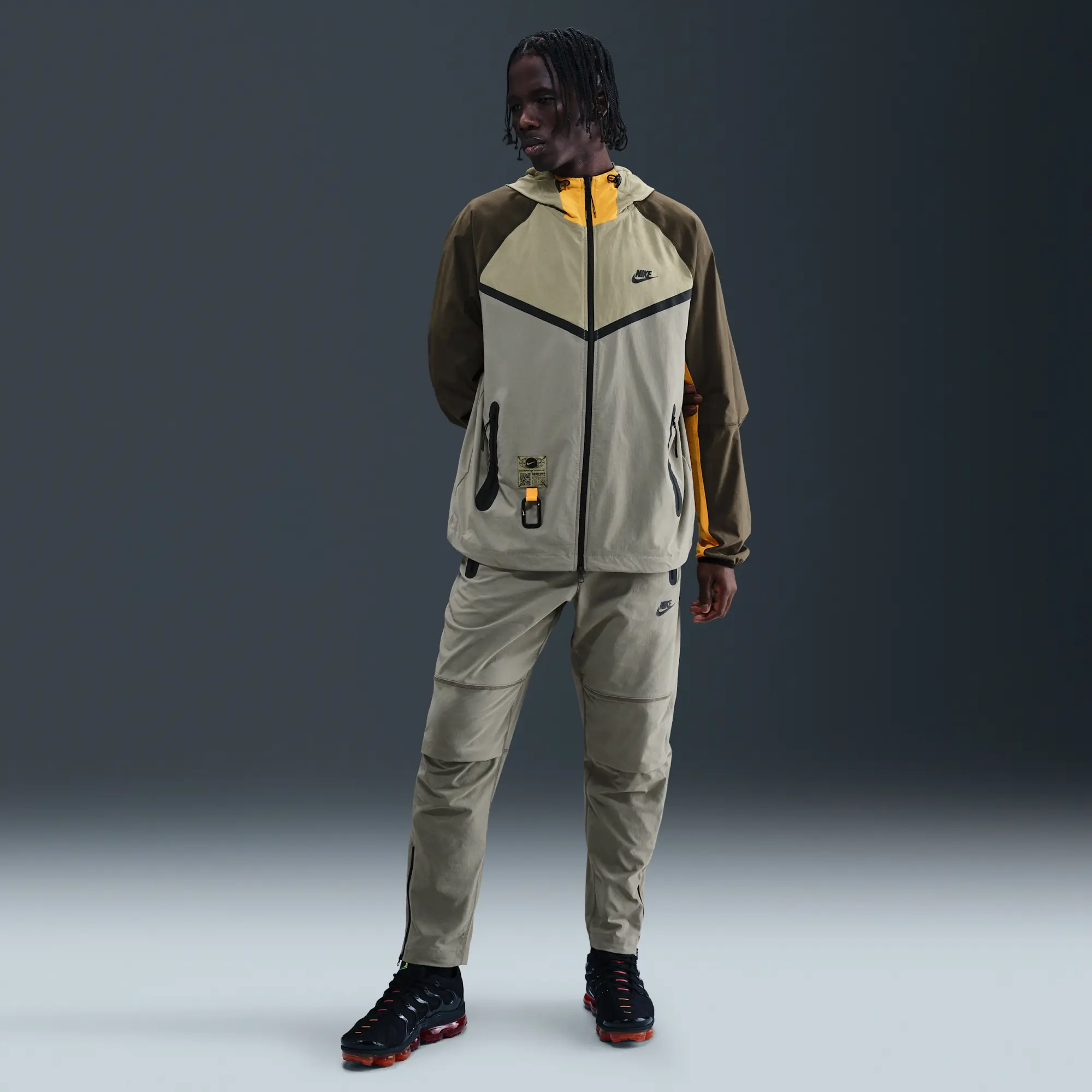 Nike Tech Men's Woven Windrunner Full-Zip Jacket - Brown - Nylon/Elastane