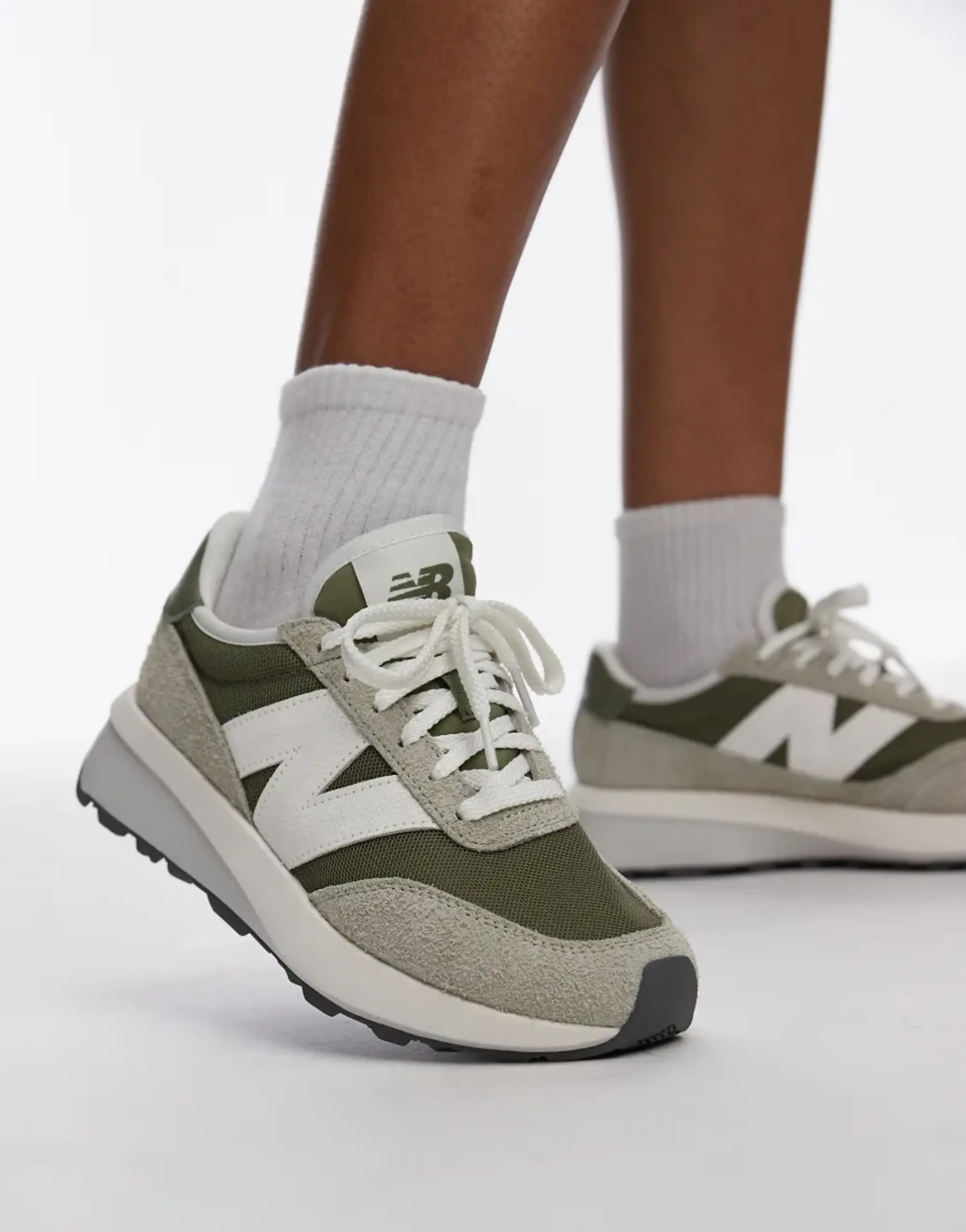 New Balance 370 Trainers