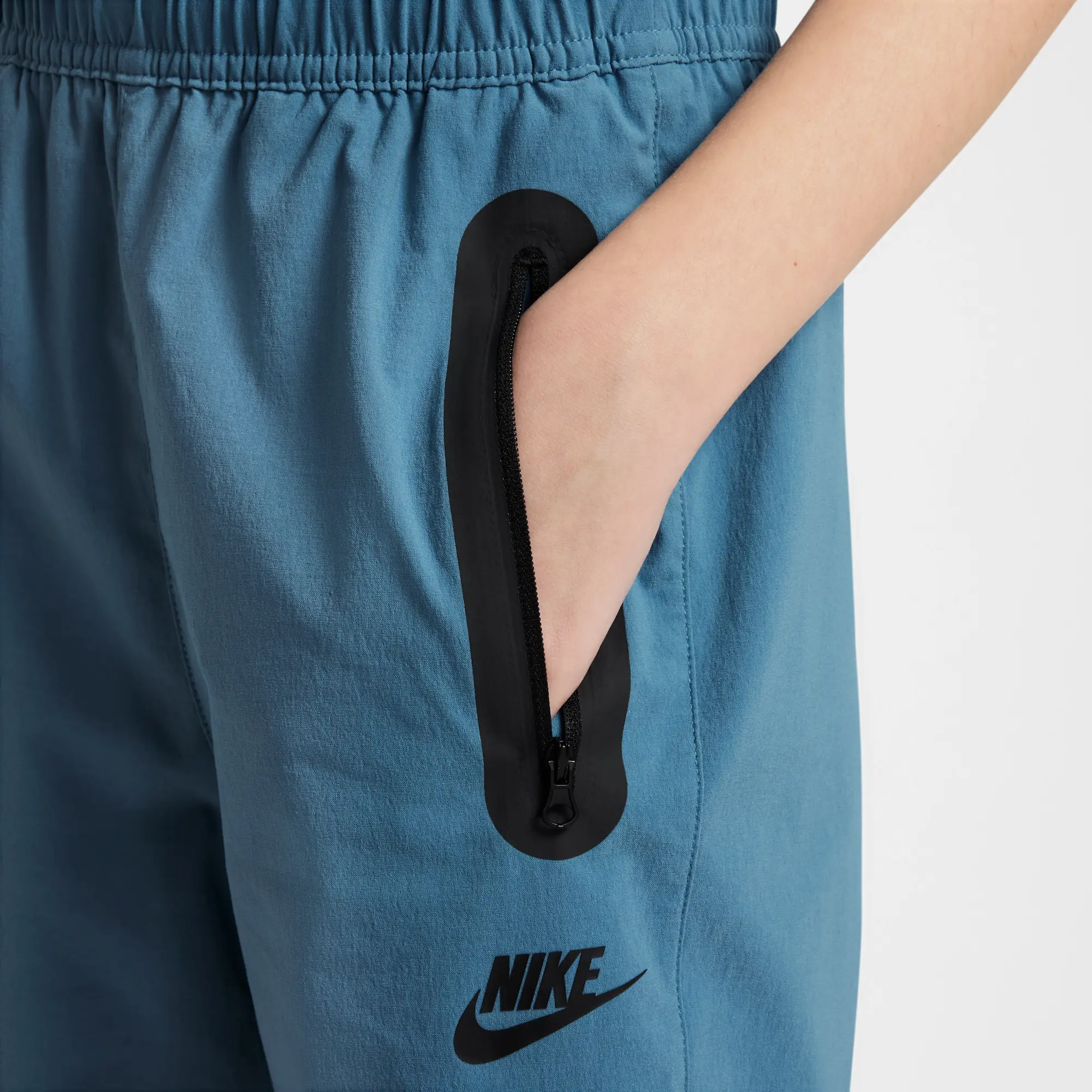 Nike Tech Older Kids' (Boys') Woven Trousers - Blue - Nylon/Elastane