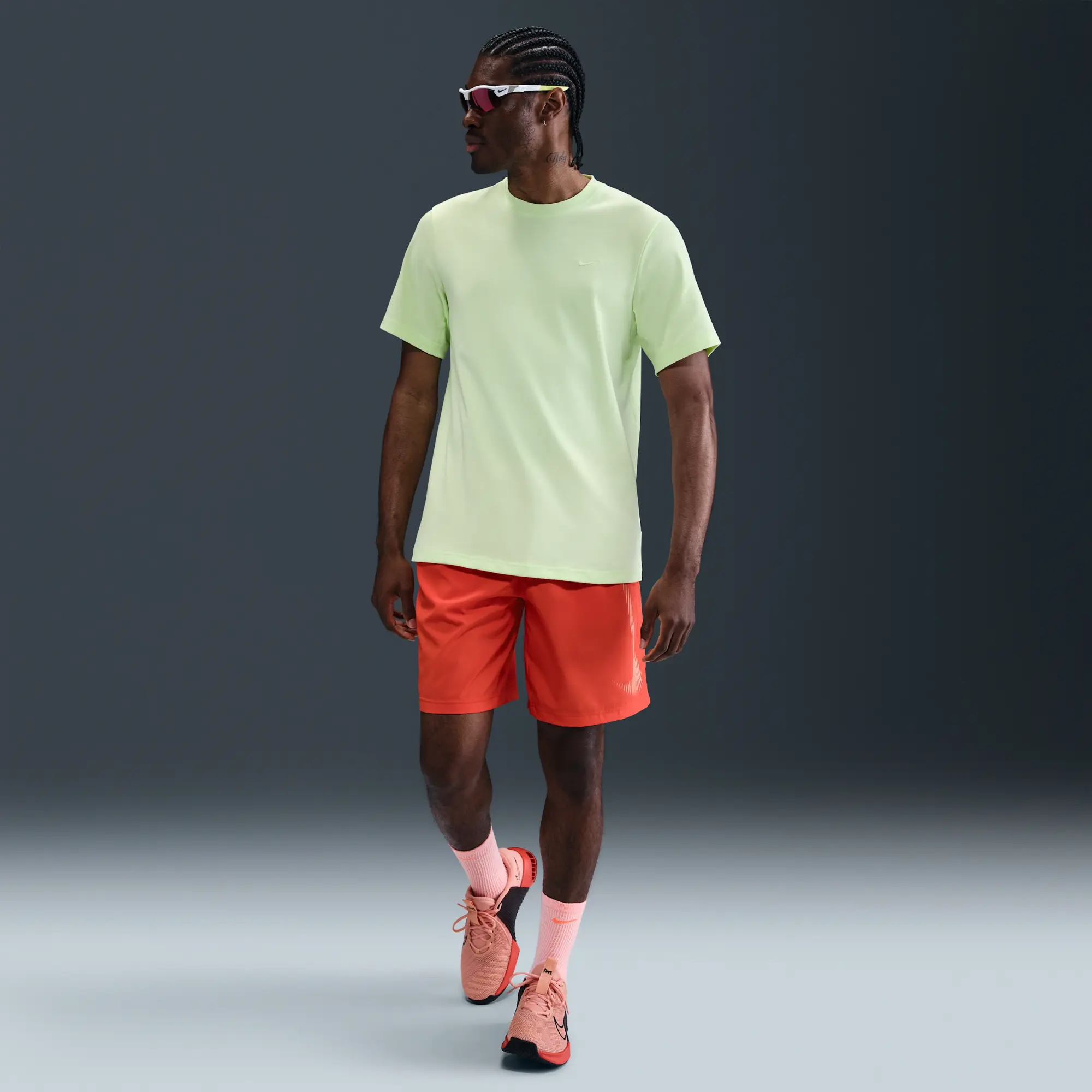 Nike Primary Men's Dri-FIT Short-sleeve Versatile Top - Green - Cotton/Polyester