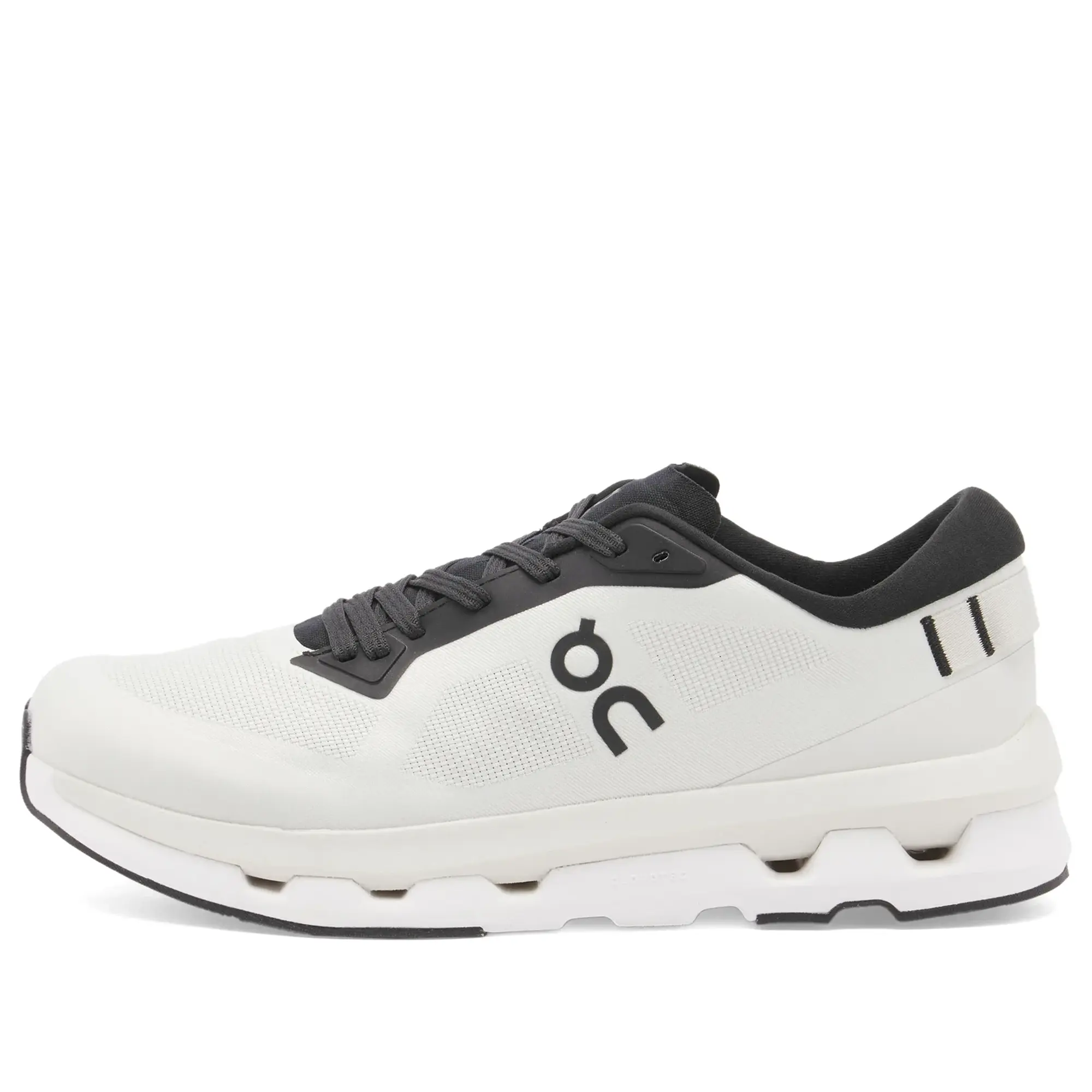 ON Women's CloudzON Women'se Sneaker Ice/Black