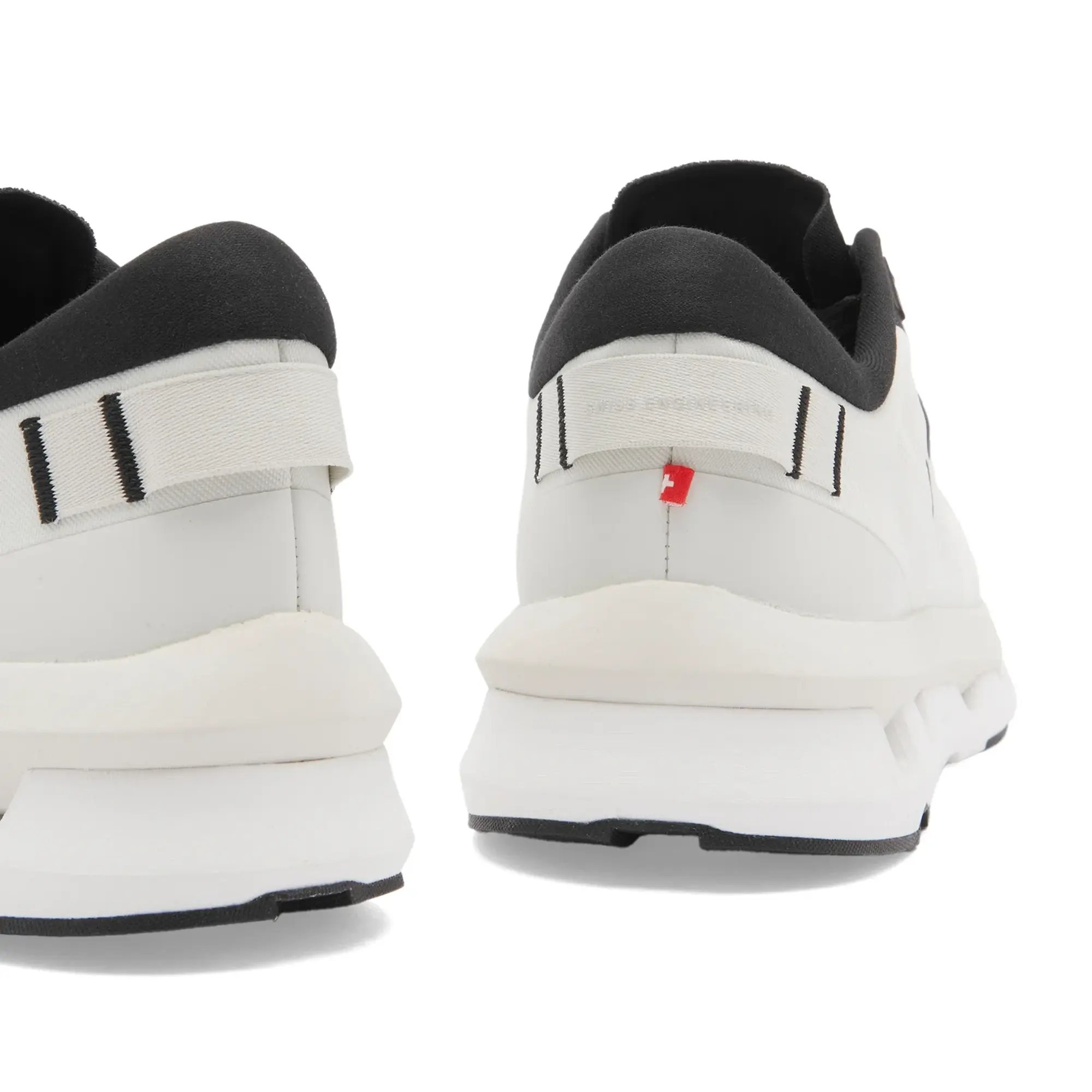 ON Women's CloudzON Women'se Sneaker Ice/Black