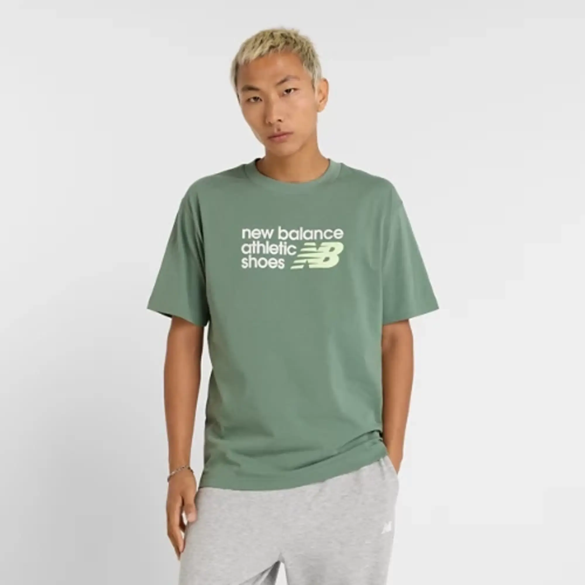 New Balance Men's Athletics Premium Relaxed Chest Logo T-Shirt in Green Cotton