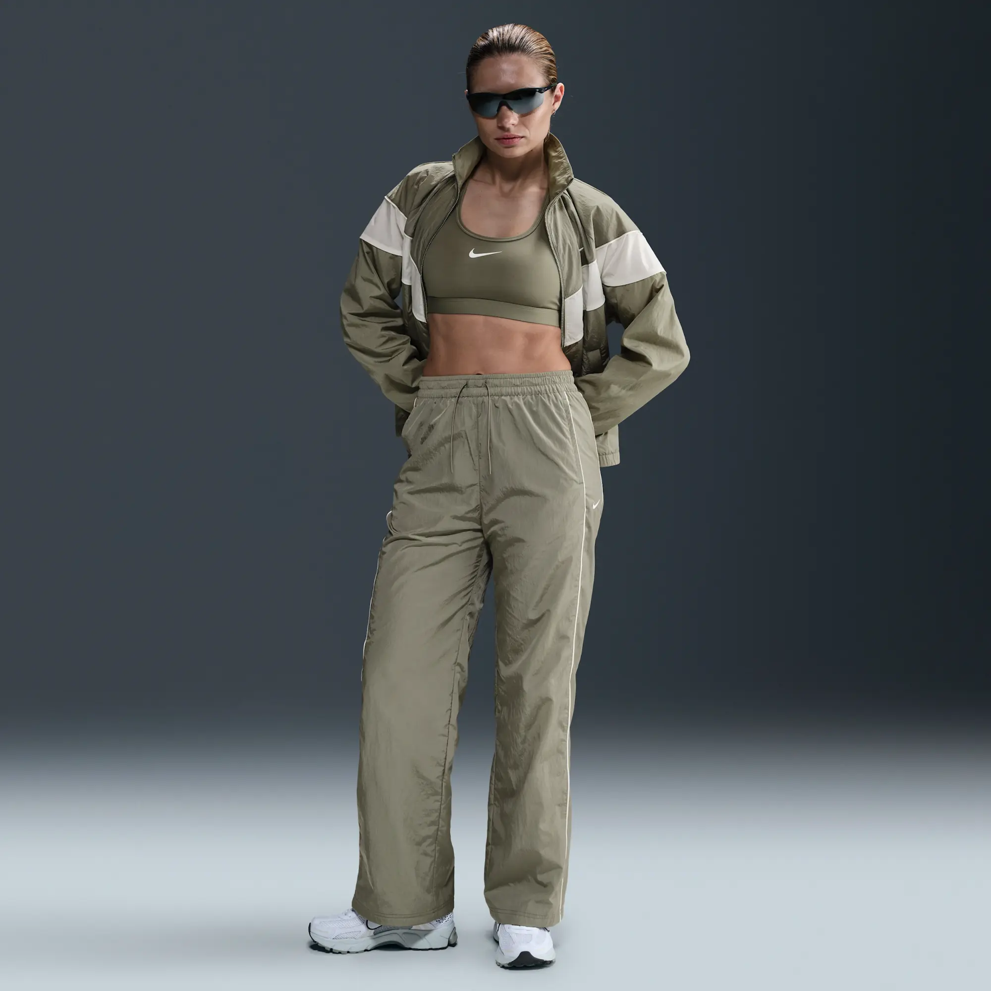 Nike Windrunner Women's High-Waisted Woven Open-Hem Trousers - Green - Nylon