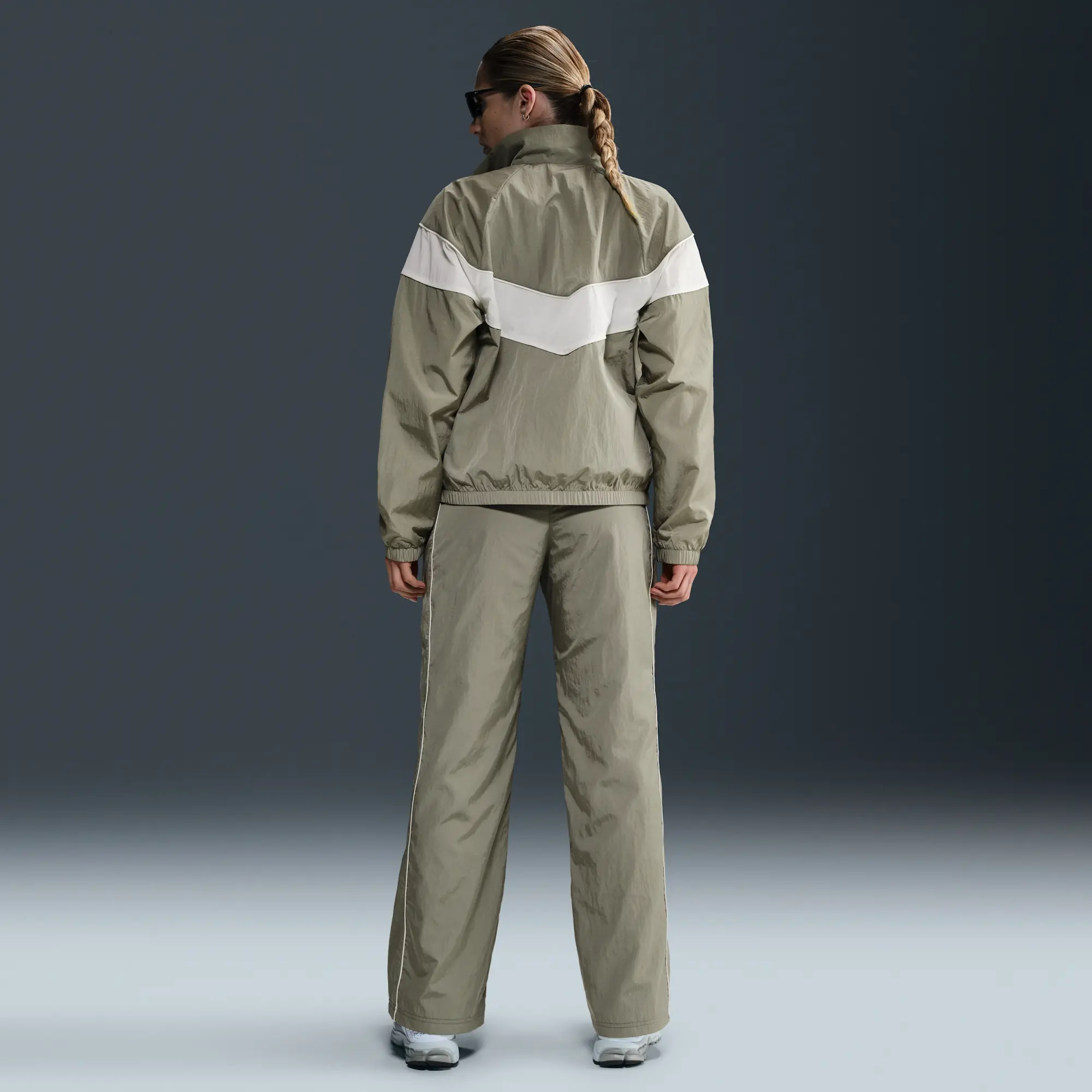 Nike Windrunner Women's High-Waisted Woven Open-Hem Trousers - Green - Nylon