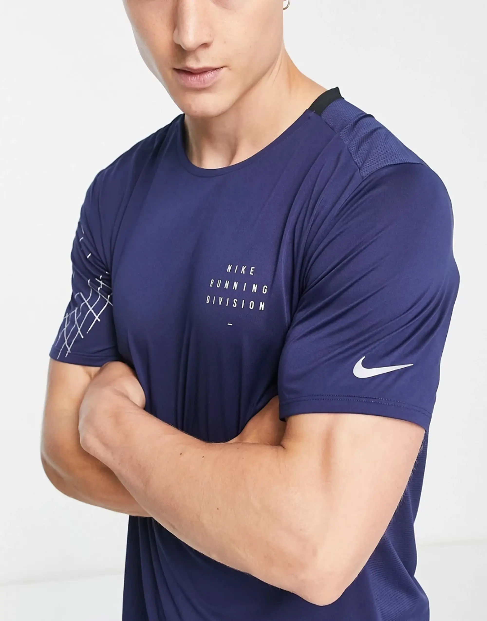 Nike Running Run Division Rise 365 Dri-Fit Reflective Graphic T-Shirt In Navy