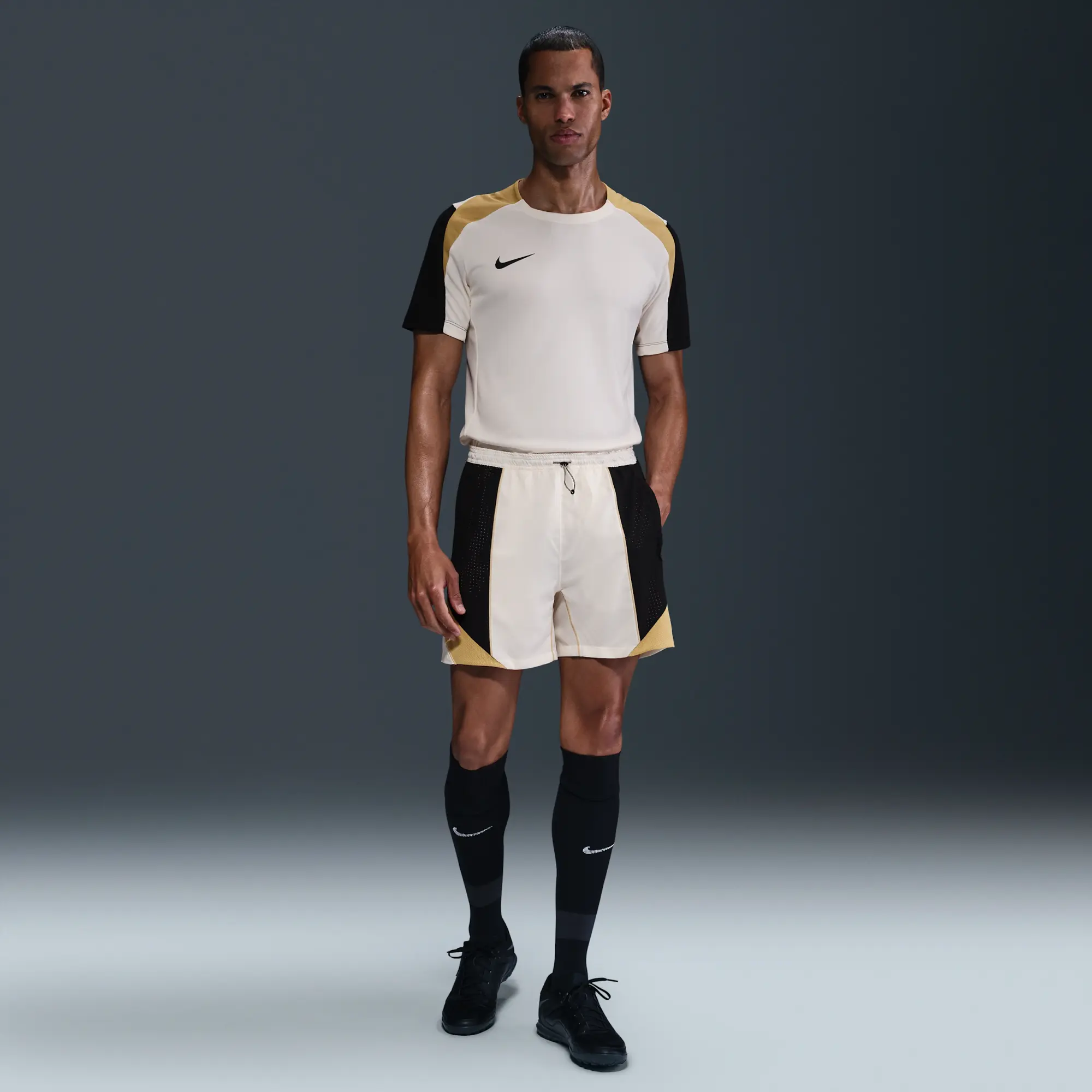 Nike Strike+ Men's Dri-FIT 12.5cm (approx.) Football Shorts - Brown - Polyester