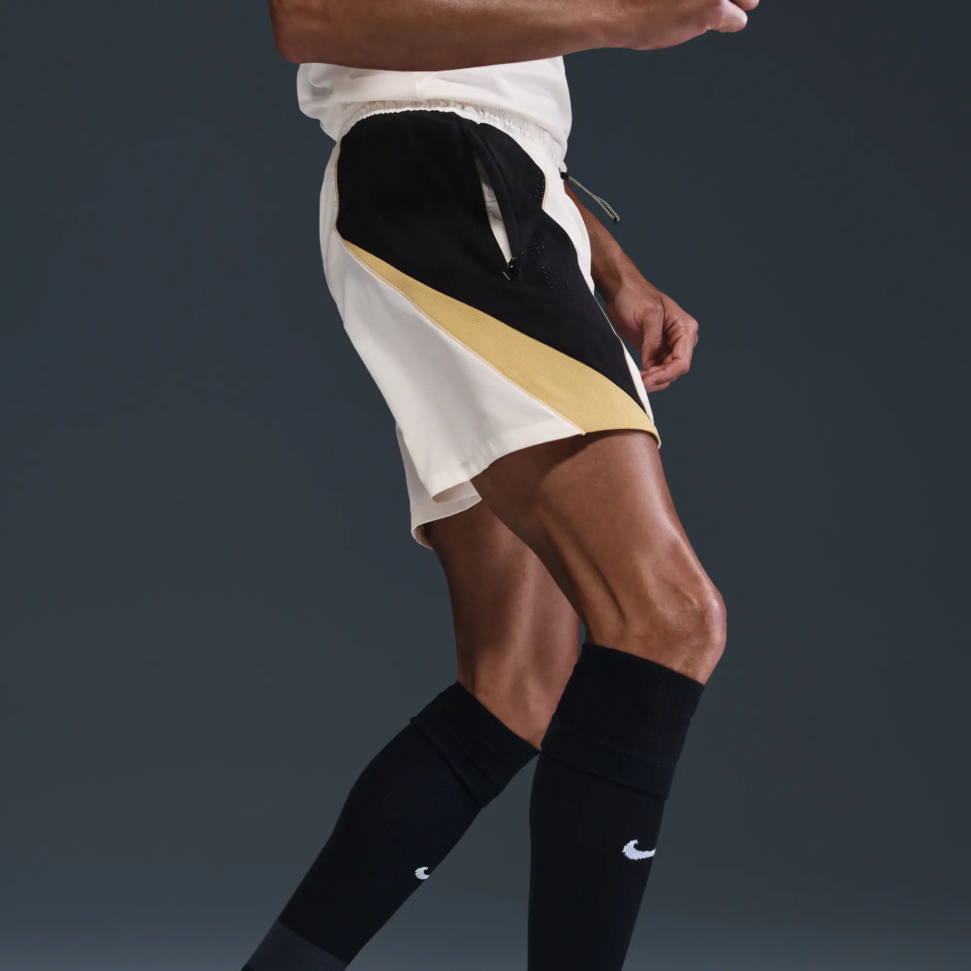 Nike Strike+ Men's Dri-FIT 12.5cm (approx.) Football Shorts - Brown - Polyester