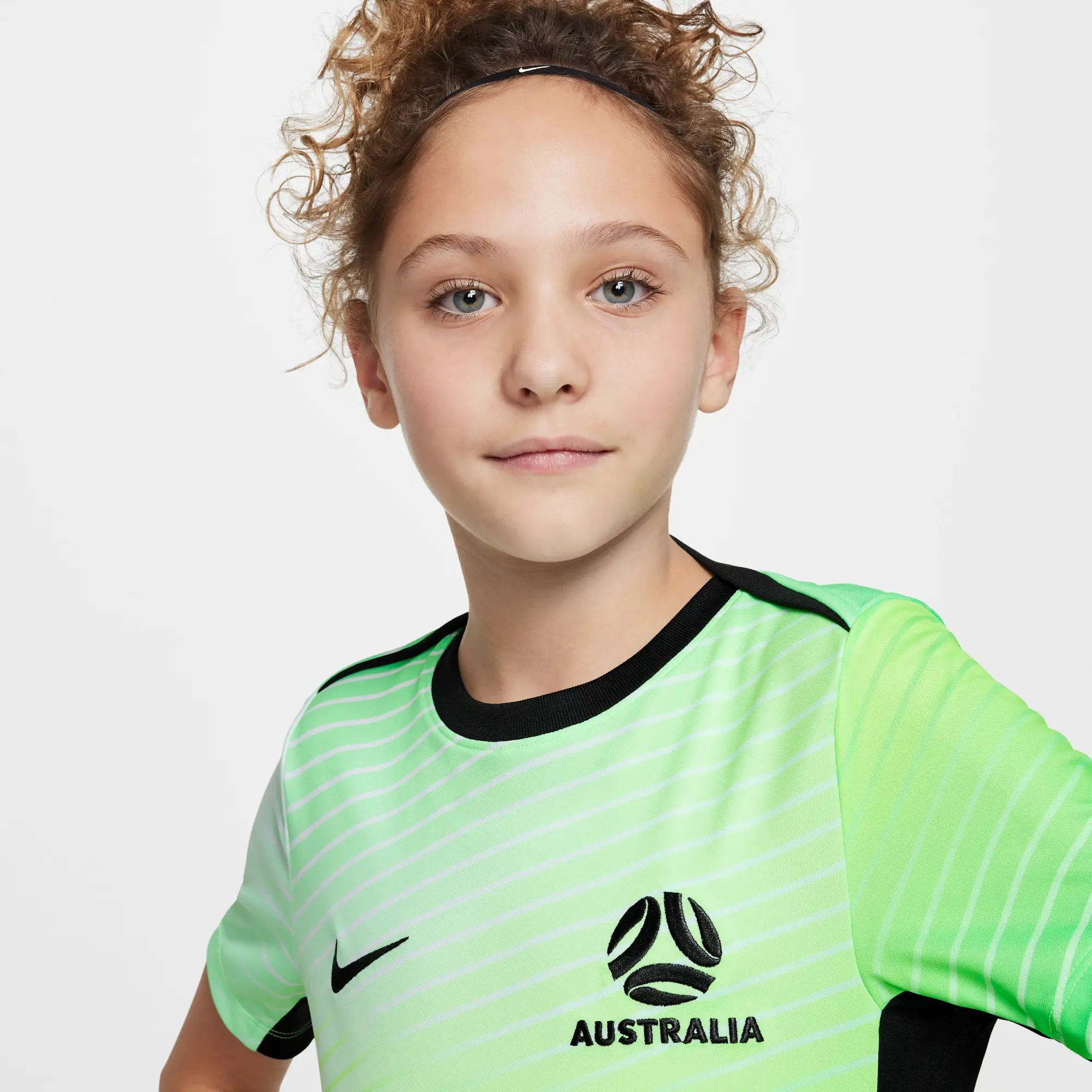 Australia Academy Pro Older Kids' Nike Dri-FIT Football Pre-Match Short-Sleeve Top - Green - Polyester