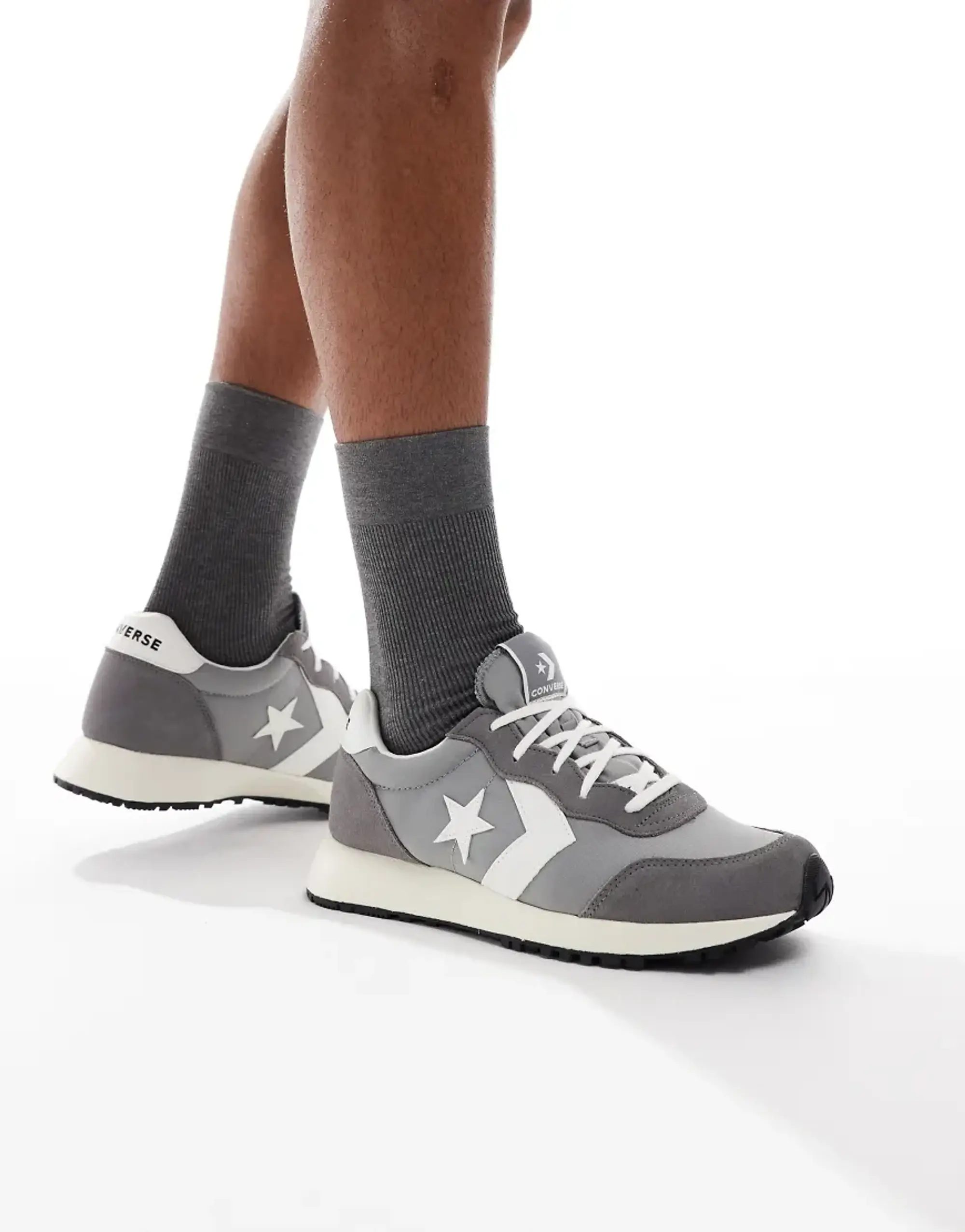 Converse Omega Trainers In Grey