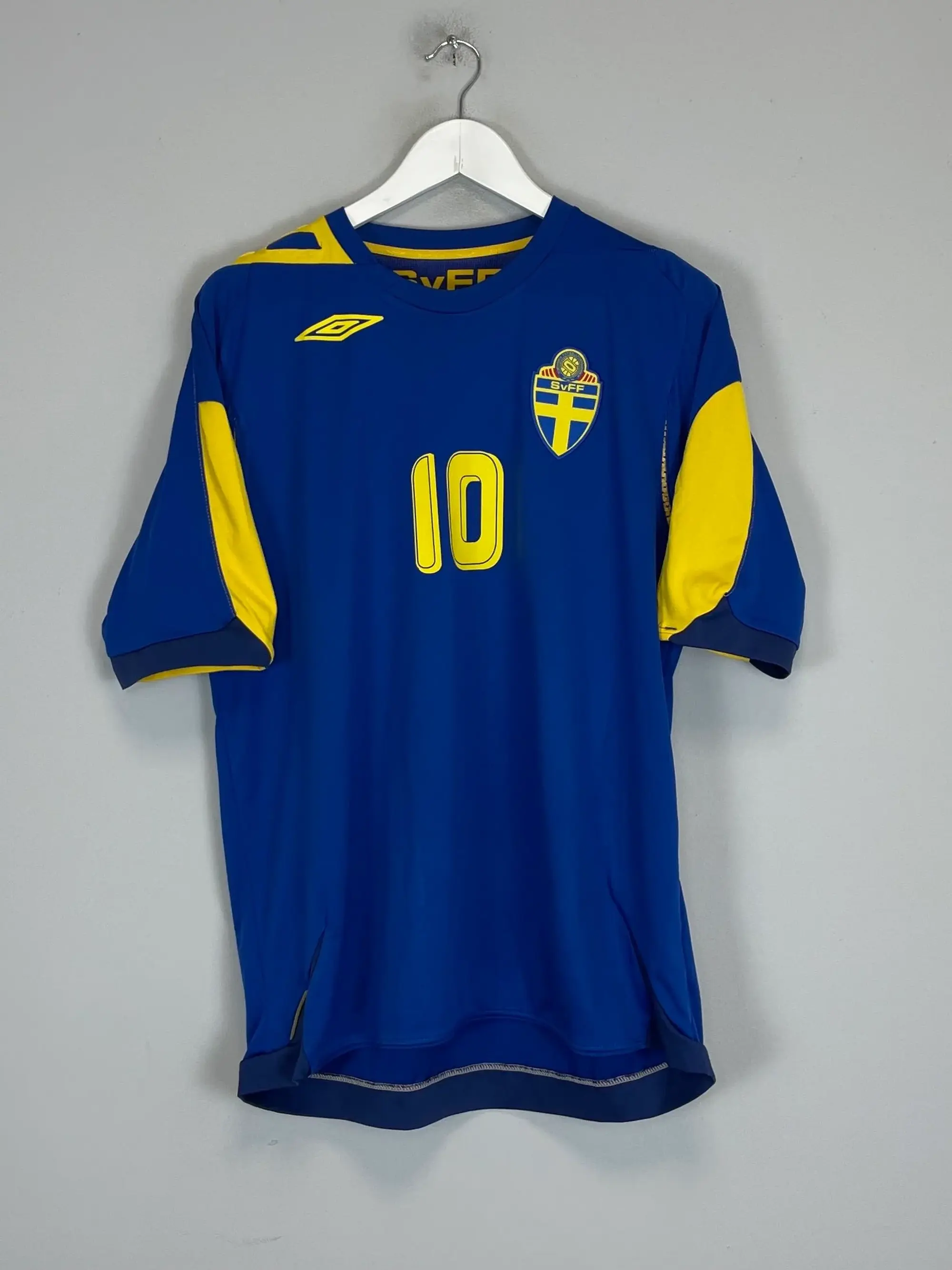 CULT KITS - 2006/08 SWEDEN IBRAHIMOVIC #10 AWAY SHIRT (M) UMBRO
