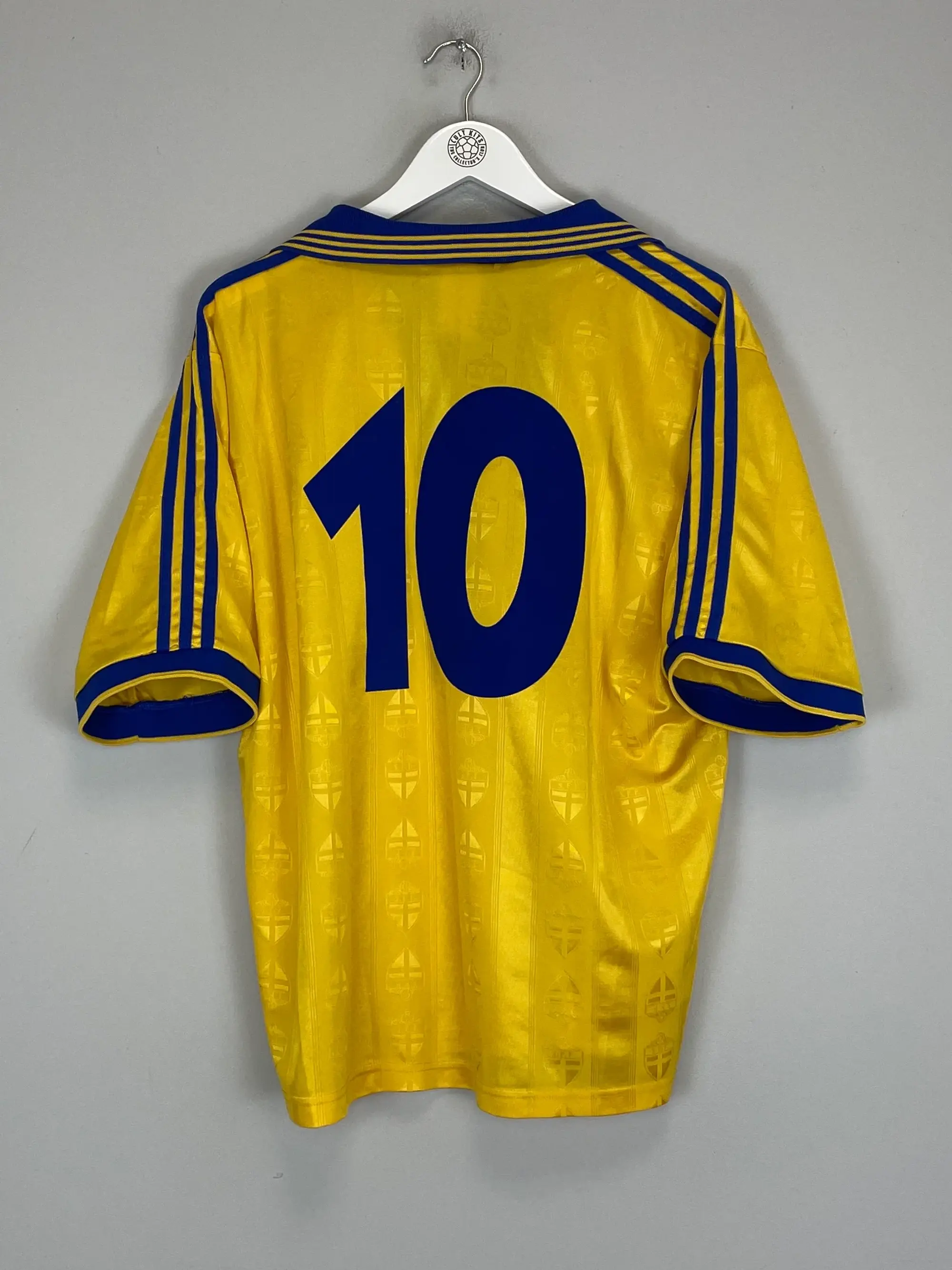 CULT KITS - 1998/99 SWEDEN #10 HOME SHIRT (L) ADIDAS