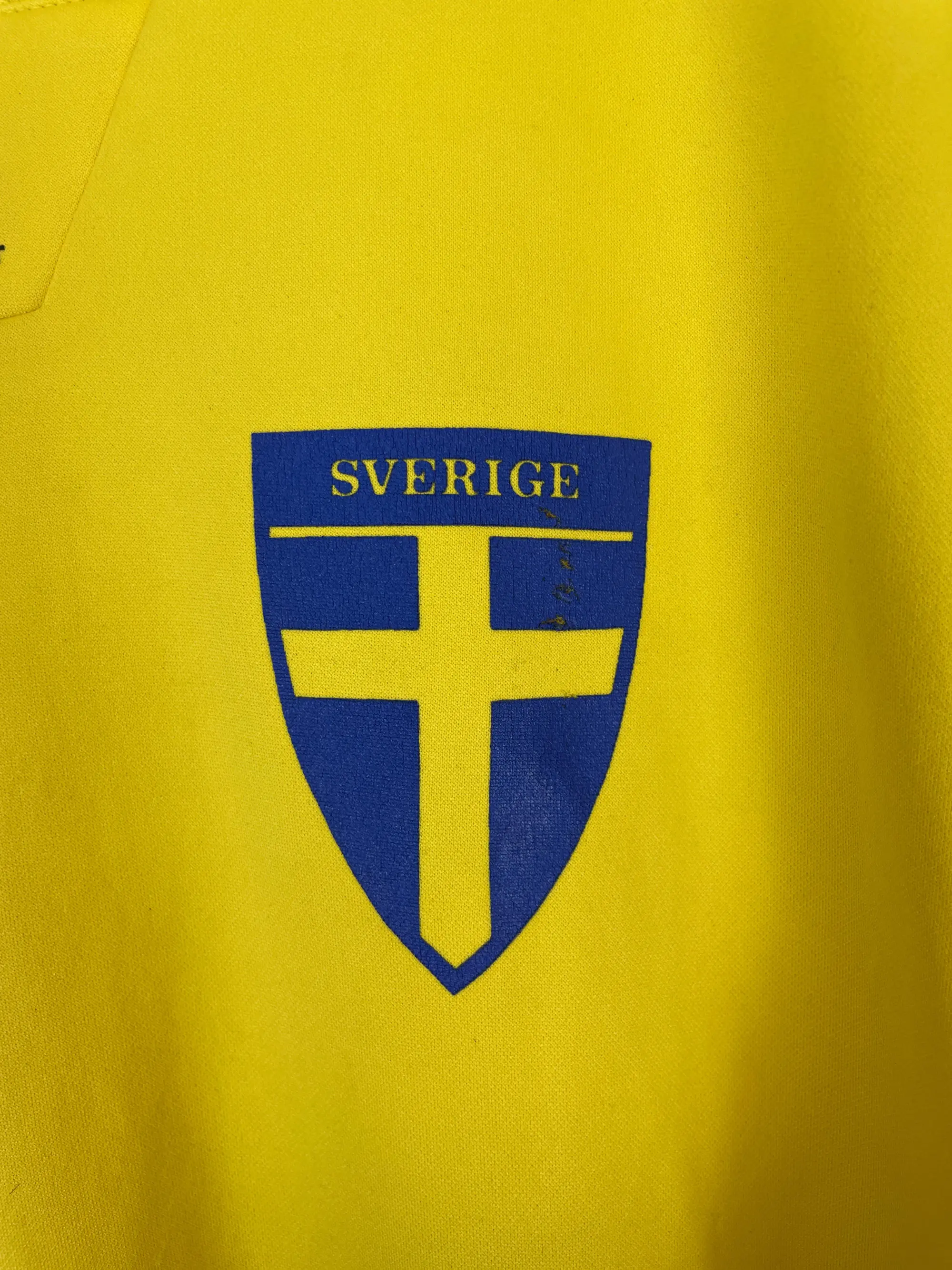 CULT KITS - 1992/94 SWEDEN HOME SHIRT (L) ADIDAS