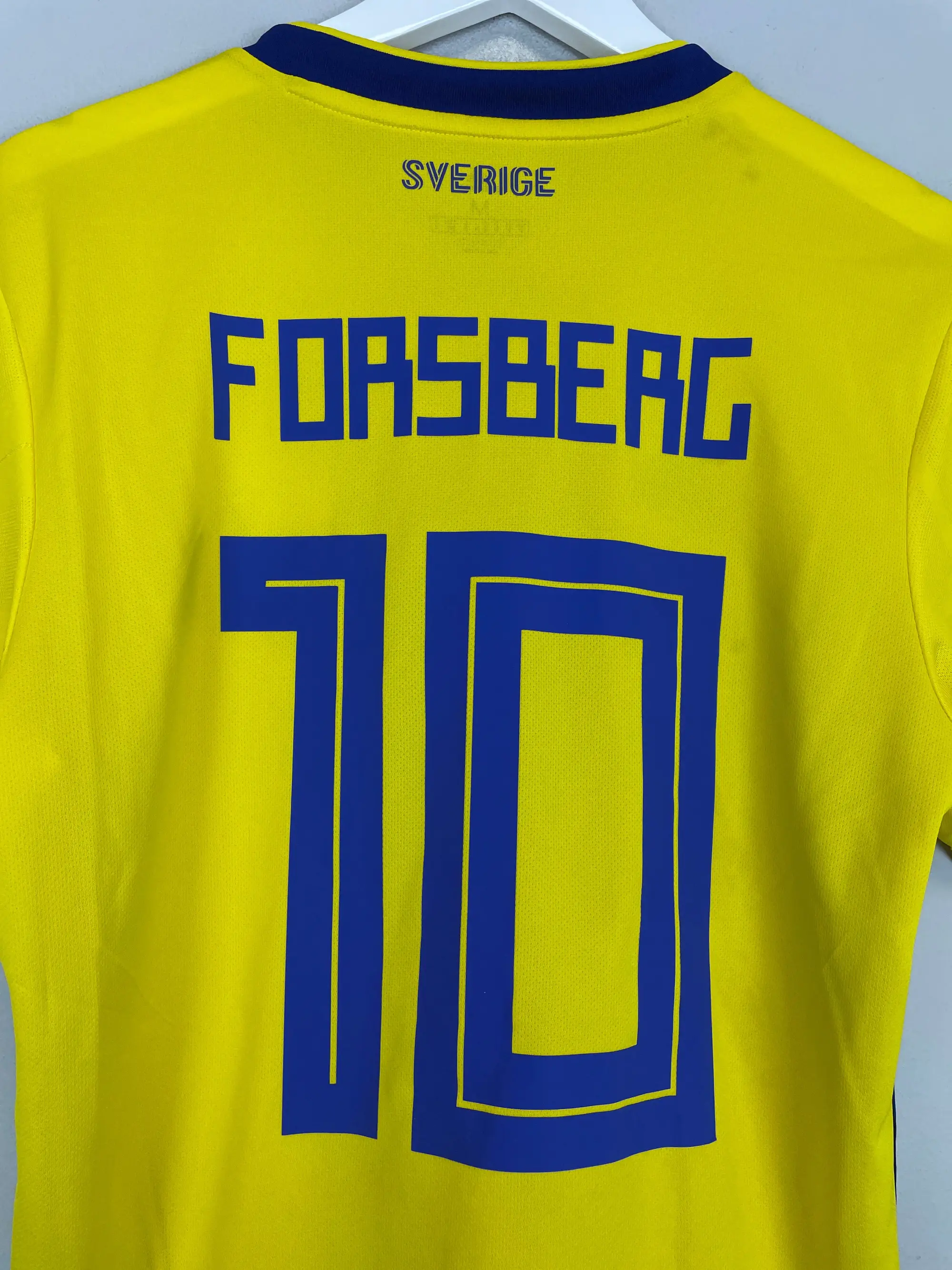 CULT KITS - 2018/20 SWEDEN FORSBERG #10 HOME SHIRT (M) ADIDAS