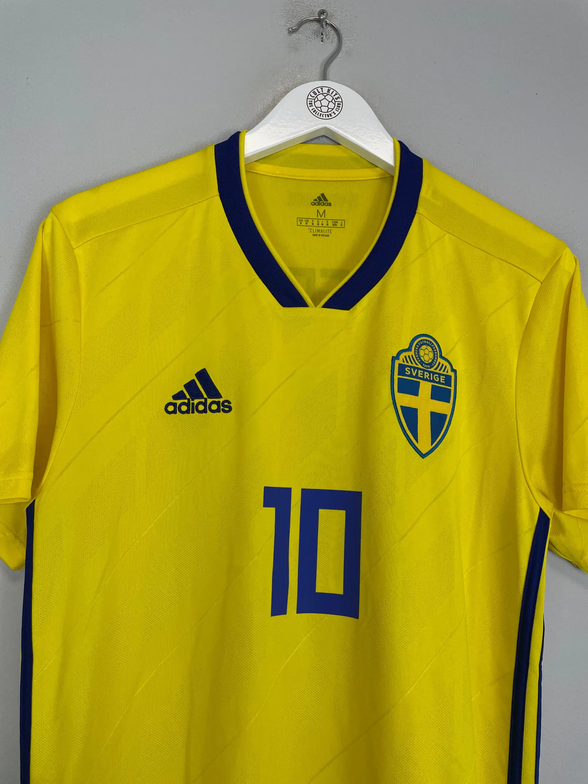 CULT KITS - 2018/20 SWEDEN FORSBERG #10 HOME SHIRT (M) ADIDAS