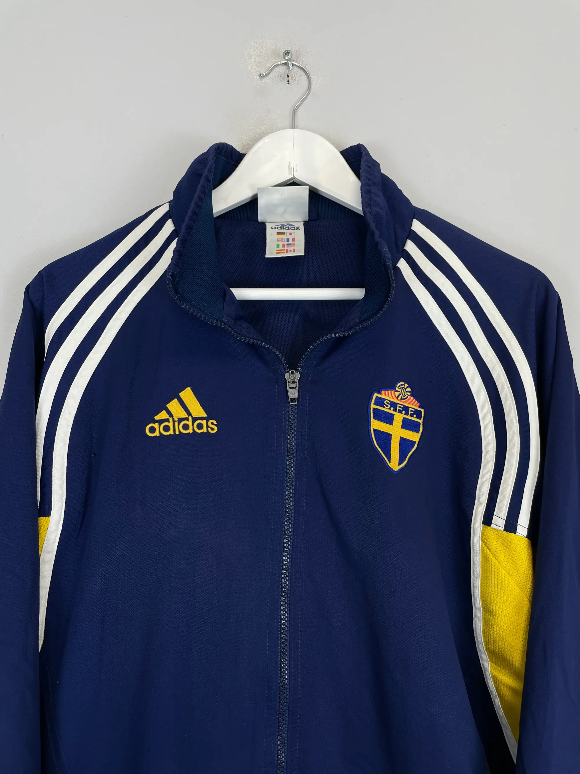 CULT KITS - 2002/04 SWEDEN JACKET (M) ADIDAS
