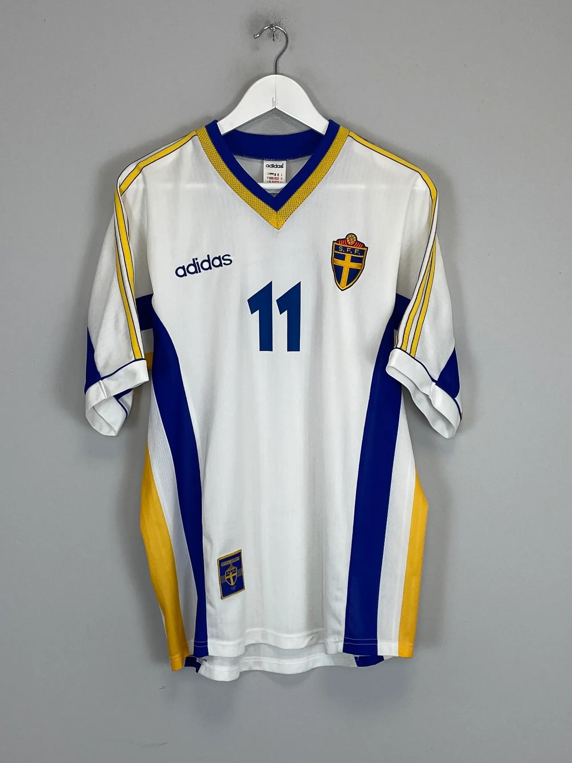 CULT KITS - 1998/00 SWEDEN #11 AWAY SHIRT (M) ADIDAS