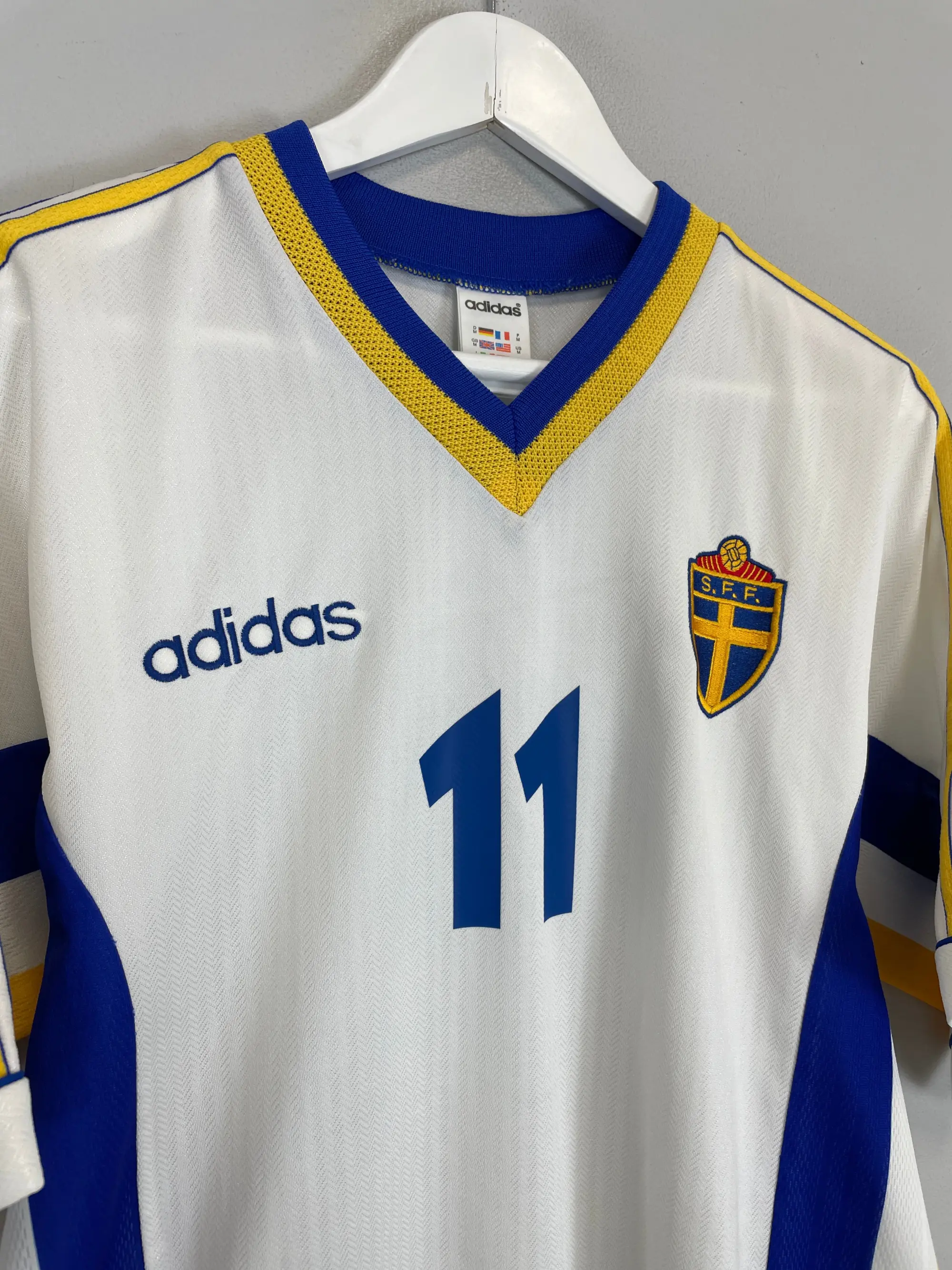 CULT KITS - 1998/00 SWEDEN #11 AWAY SHIRT (M) ADIDAS