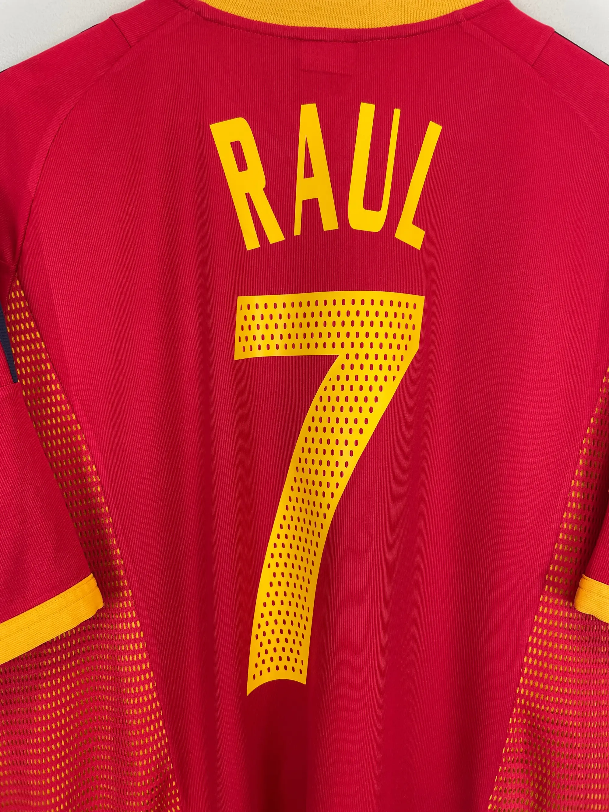 CULT KITS - 2002/04 SPAIN RAUL #7 HOME SHIRT (L) ADIDAS