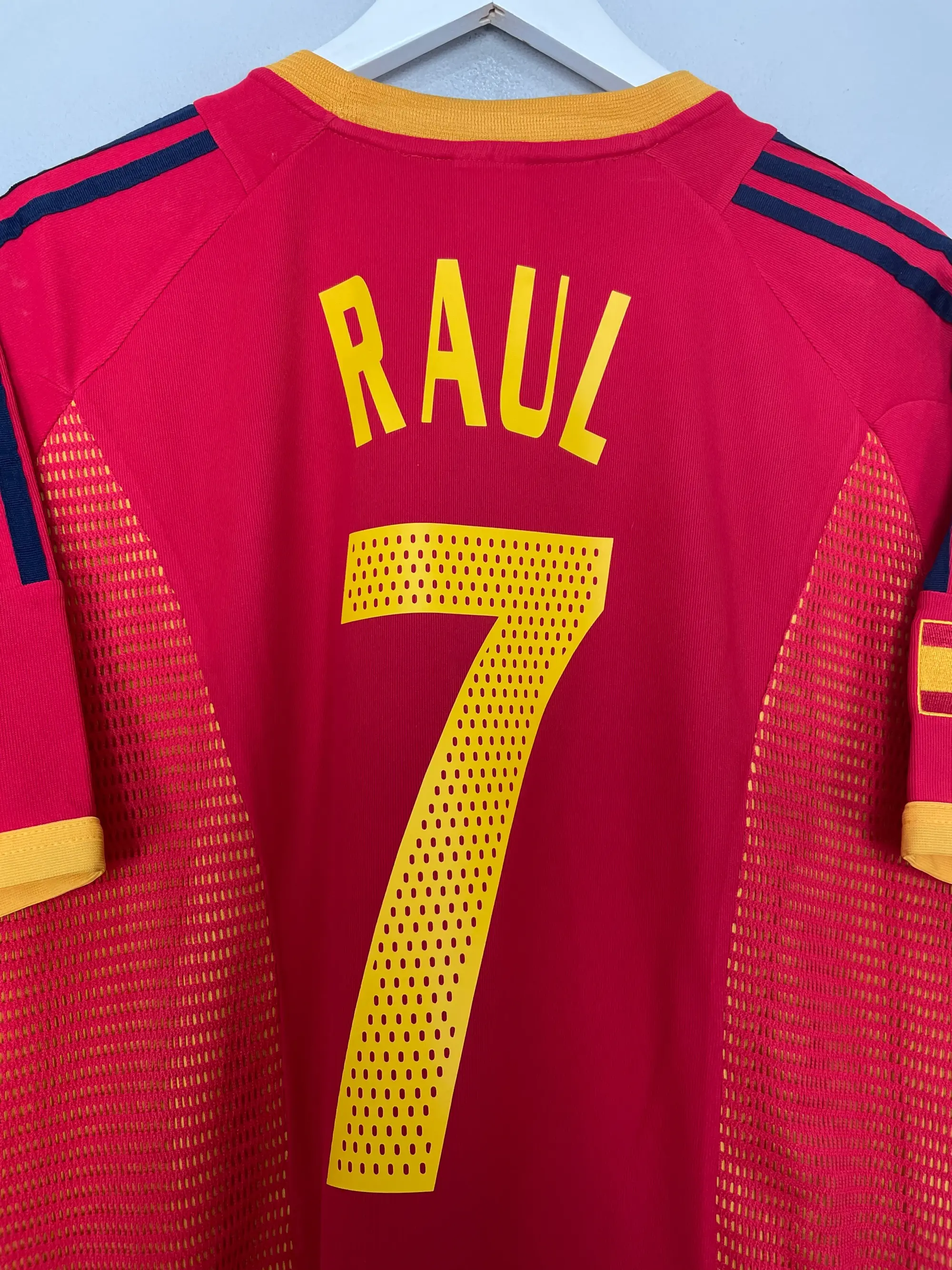 CULT KITS - 2002/04 SPAIN RAUL #7 HOME SHIRT (M) ADIDAS