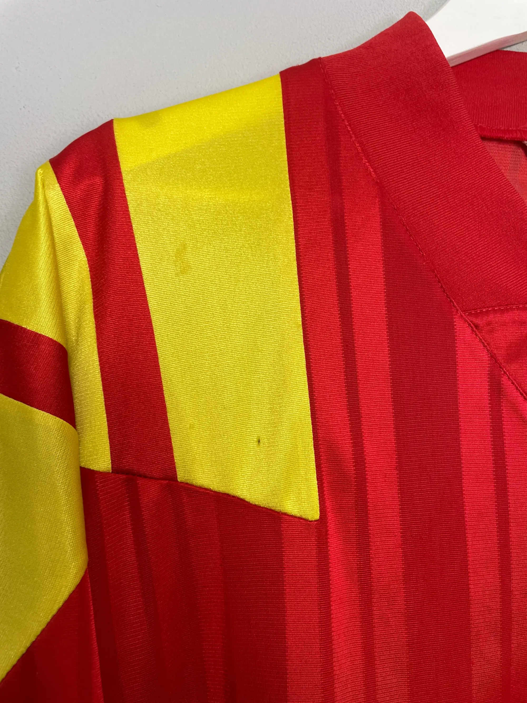 CULT KITS - 1992/94 SPAIN HOME SHIRT (L) ADIDAS