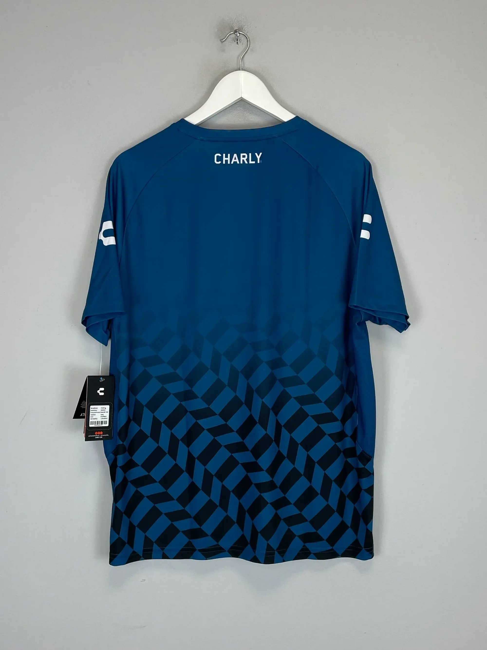 CULT KITS - 2021/22 QUERETARO *BNWT* TRAINING SHIRT (XL) CHARLY