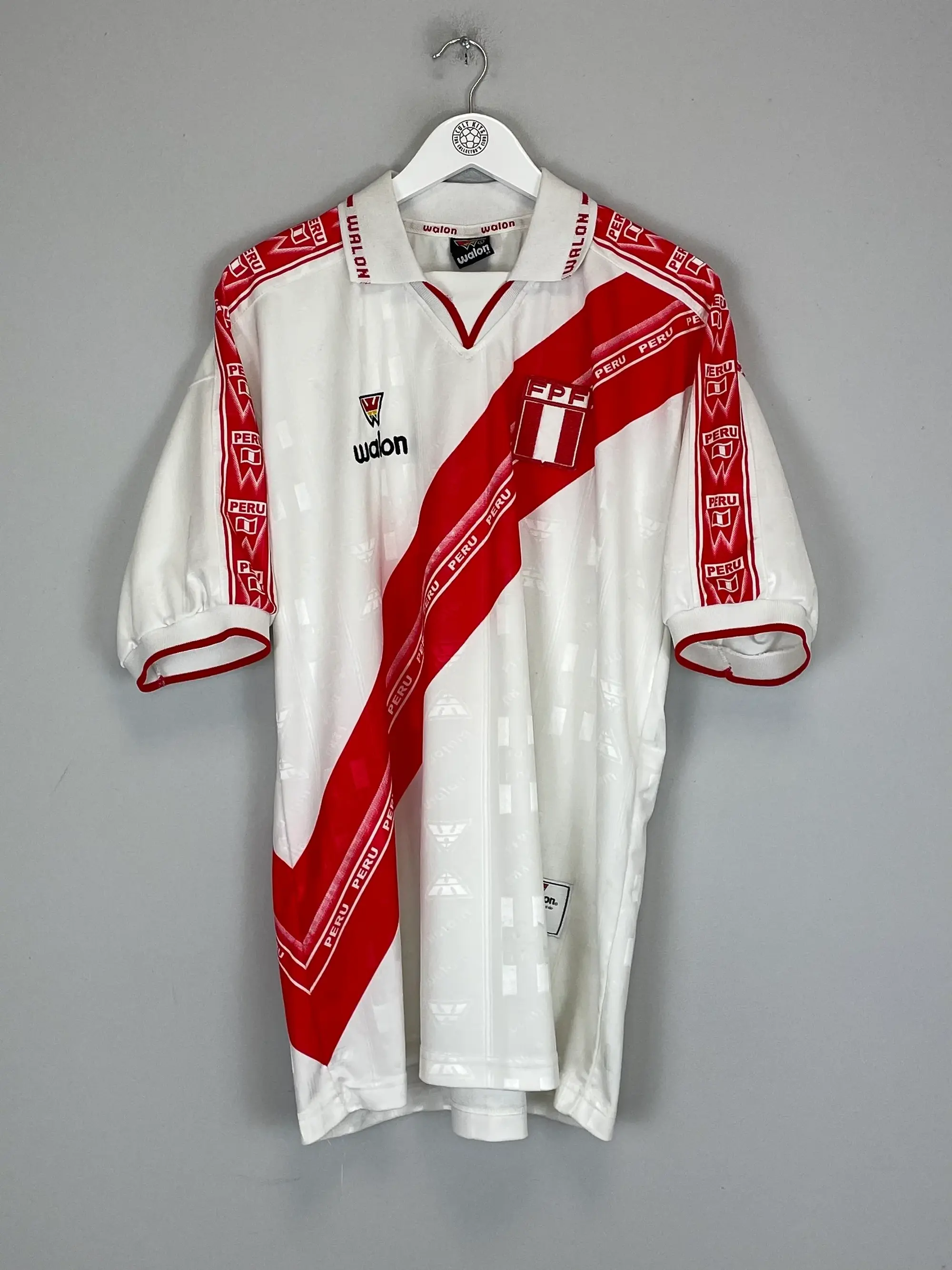CULT KITS - 2000/02 PERU HOME SHIRT (L) WALON
