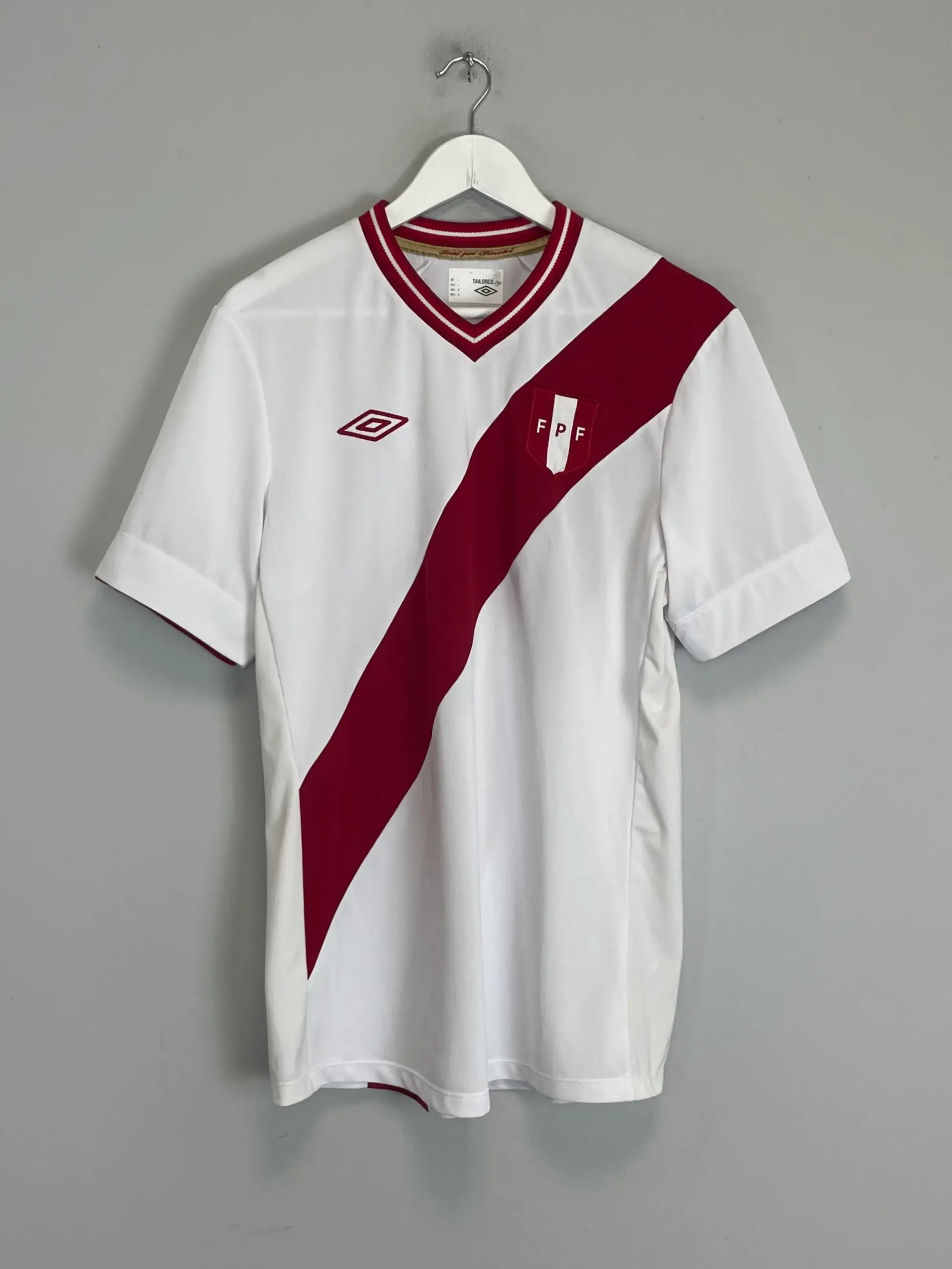 CULT KITS - 2012 PERU HOME SHIRT (L) UMBRO