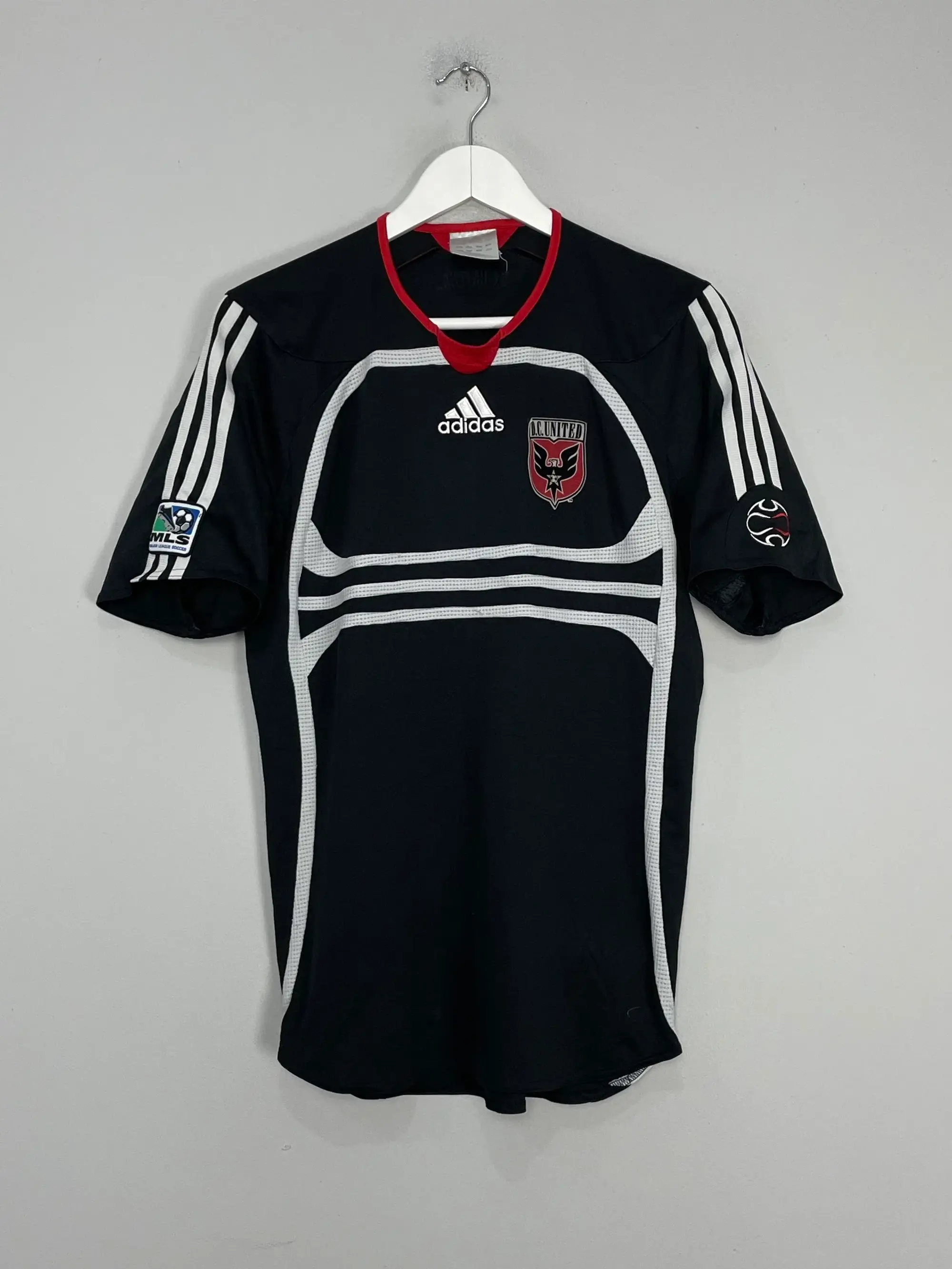 CULT KITS - 2010/12 LIVERPOOL AGGER #5 *MATCH ISSUE + SIGNED* HOME SHIRT (XL) ADIDAS