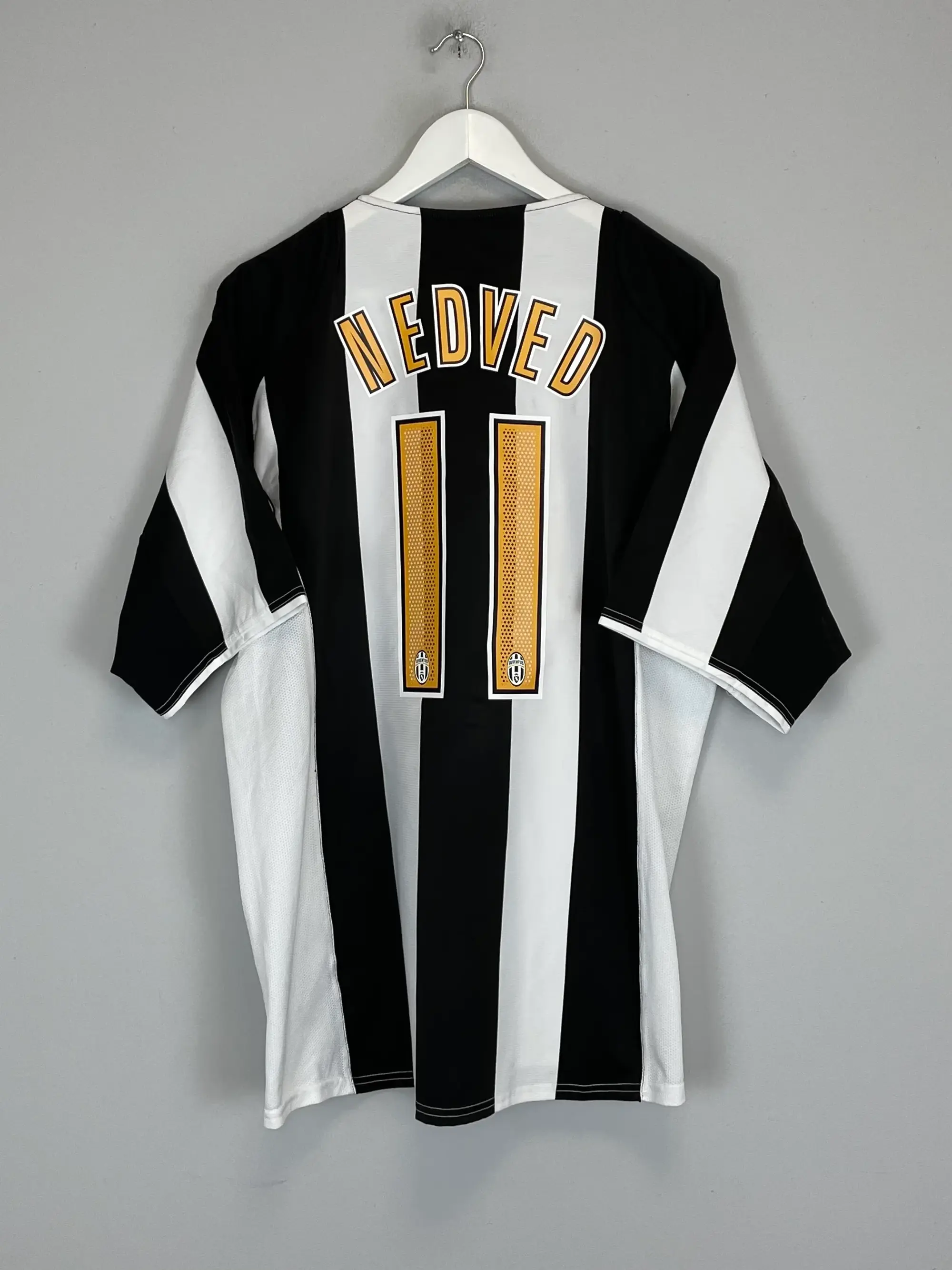 CULT KITS - 2004/05 JUVENTUS NEDVED #11 HOME SHIRT (XL) NIKE