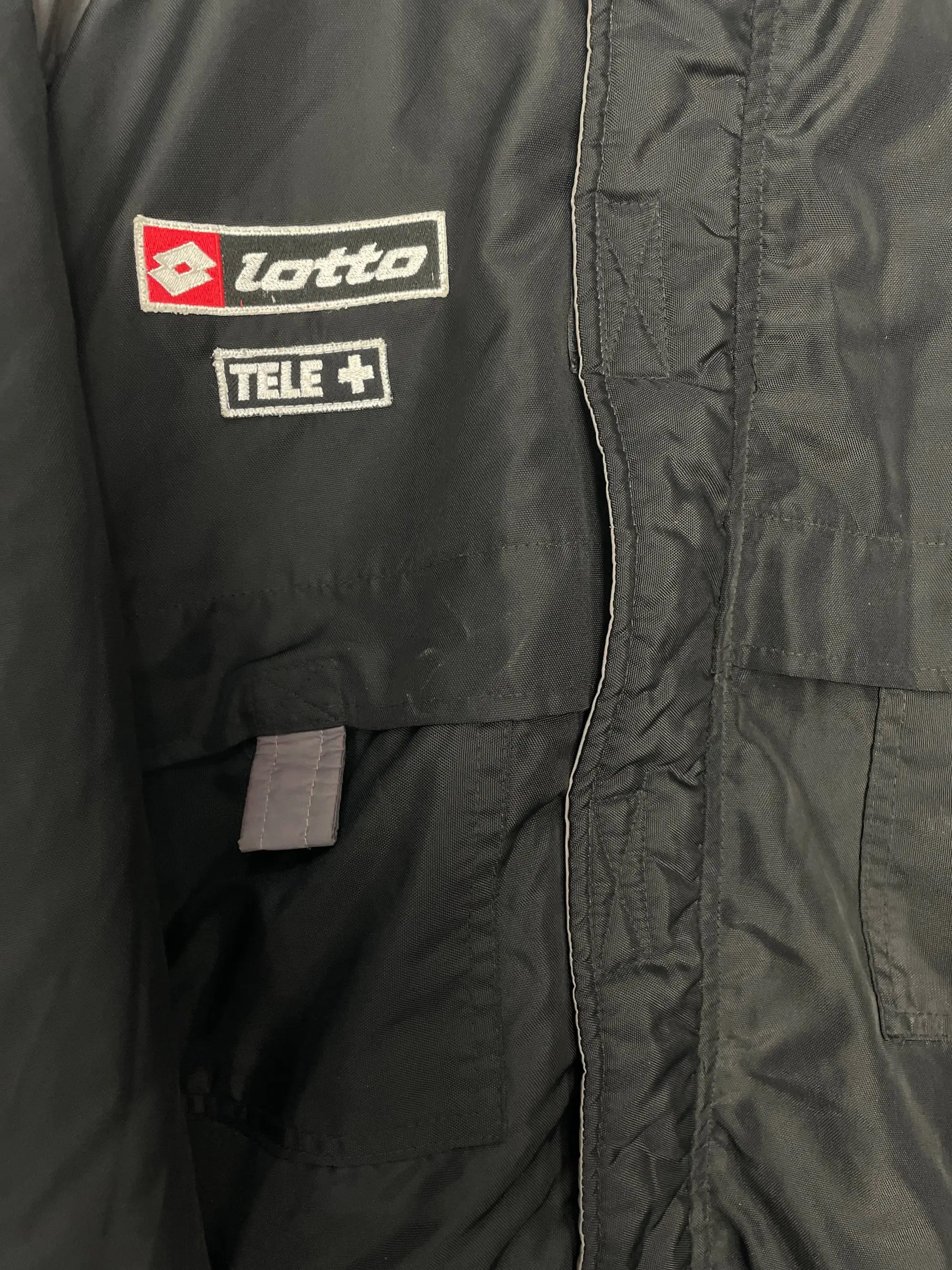CULT KITS - 2002/03 JUVENTUS BENCH COAT (XL) LOTTO