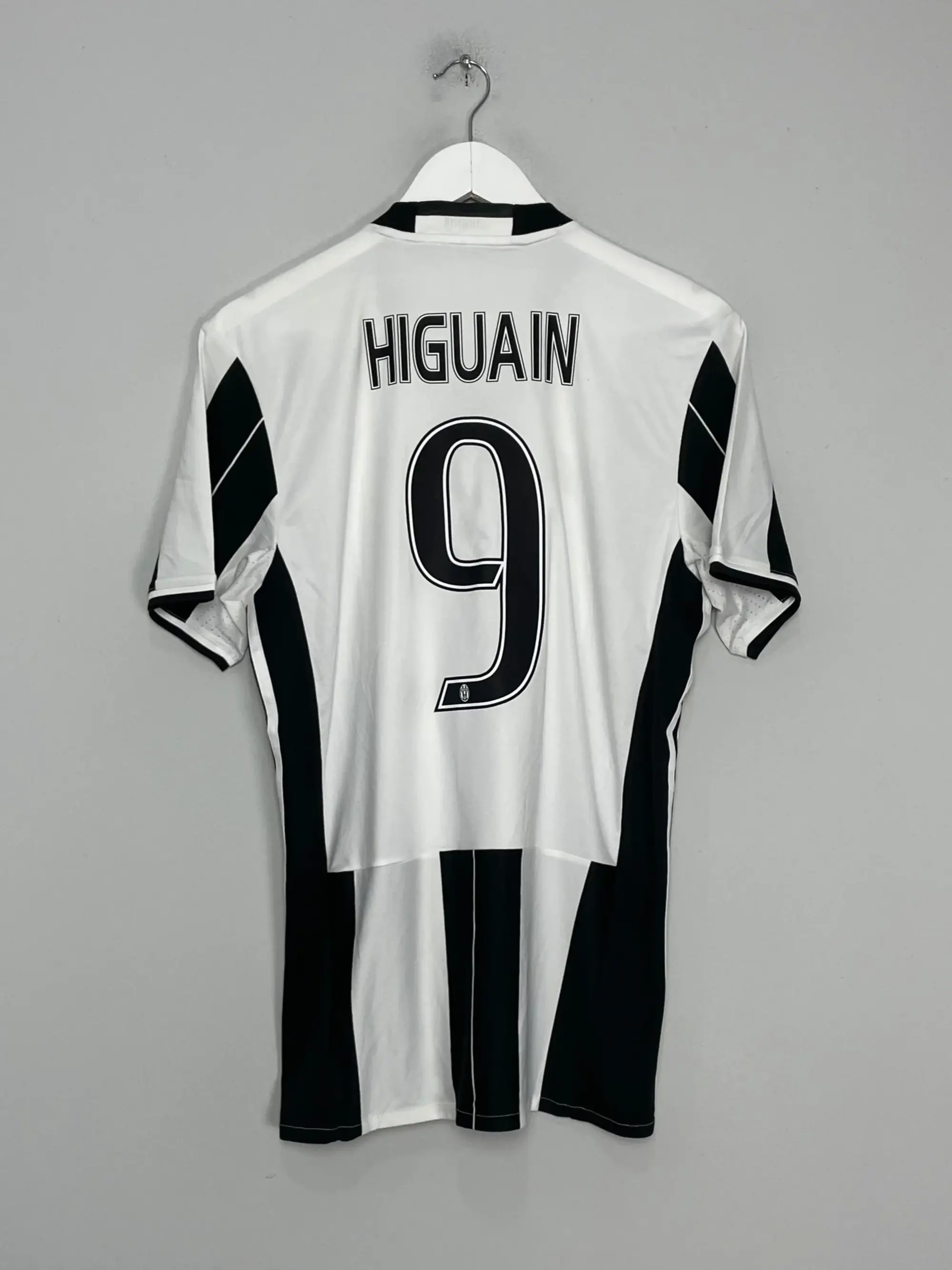 CULT KITS - 2016/17 JUVENTUS HIGUAIN #9 HOME SHIRT (M) ADIDAS