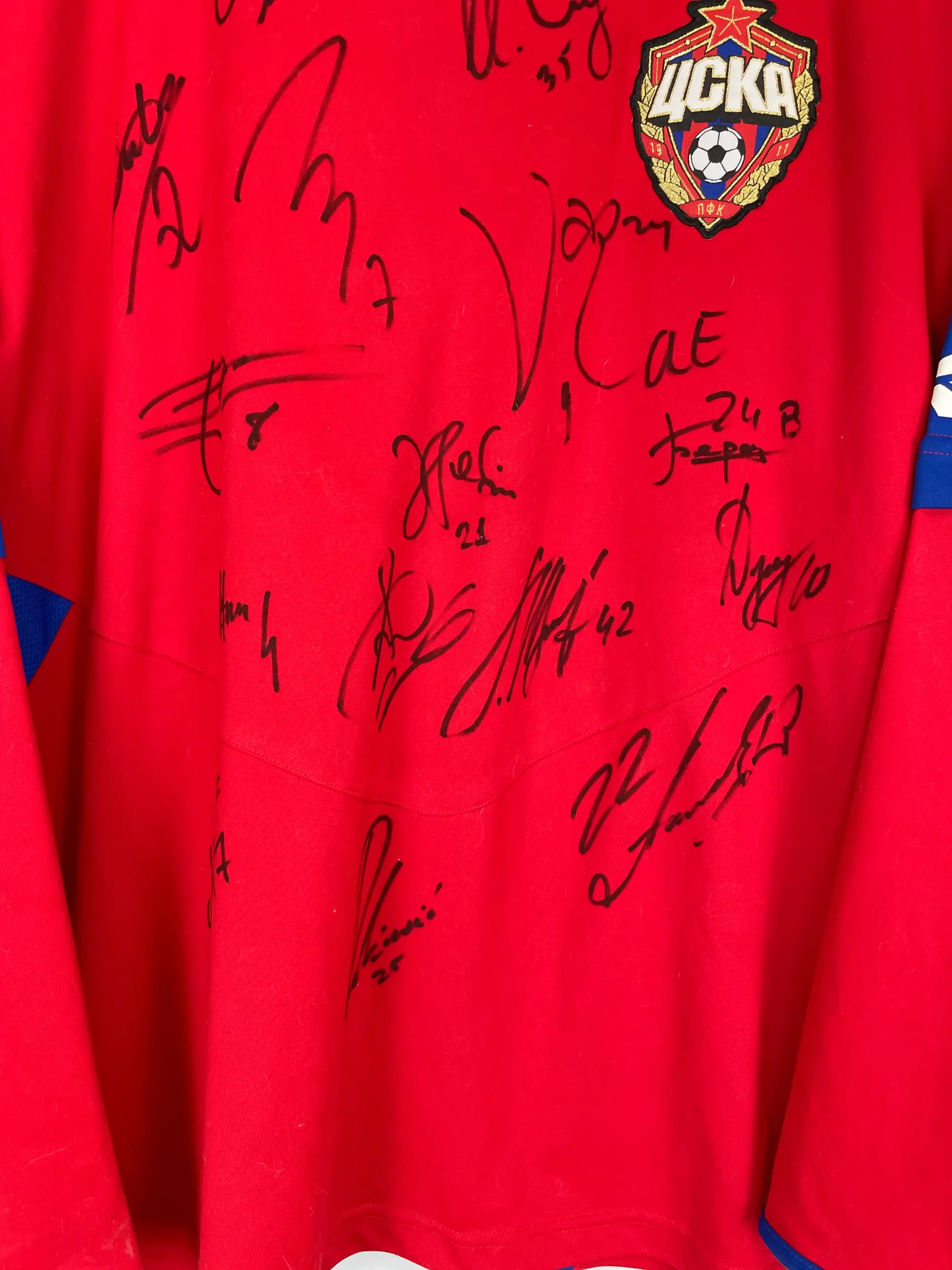 2009/10 CSKA MOSCOW L/S *SQUAD SIGNED* HOME SHIRT (L) REEBOK | Cult Kits