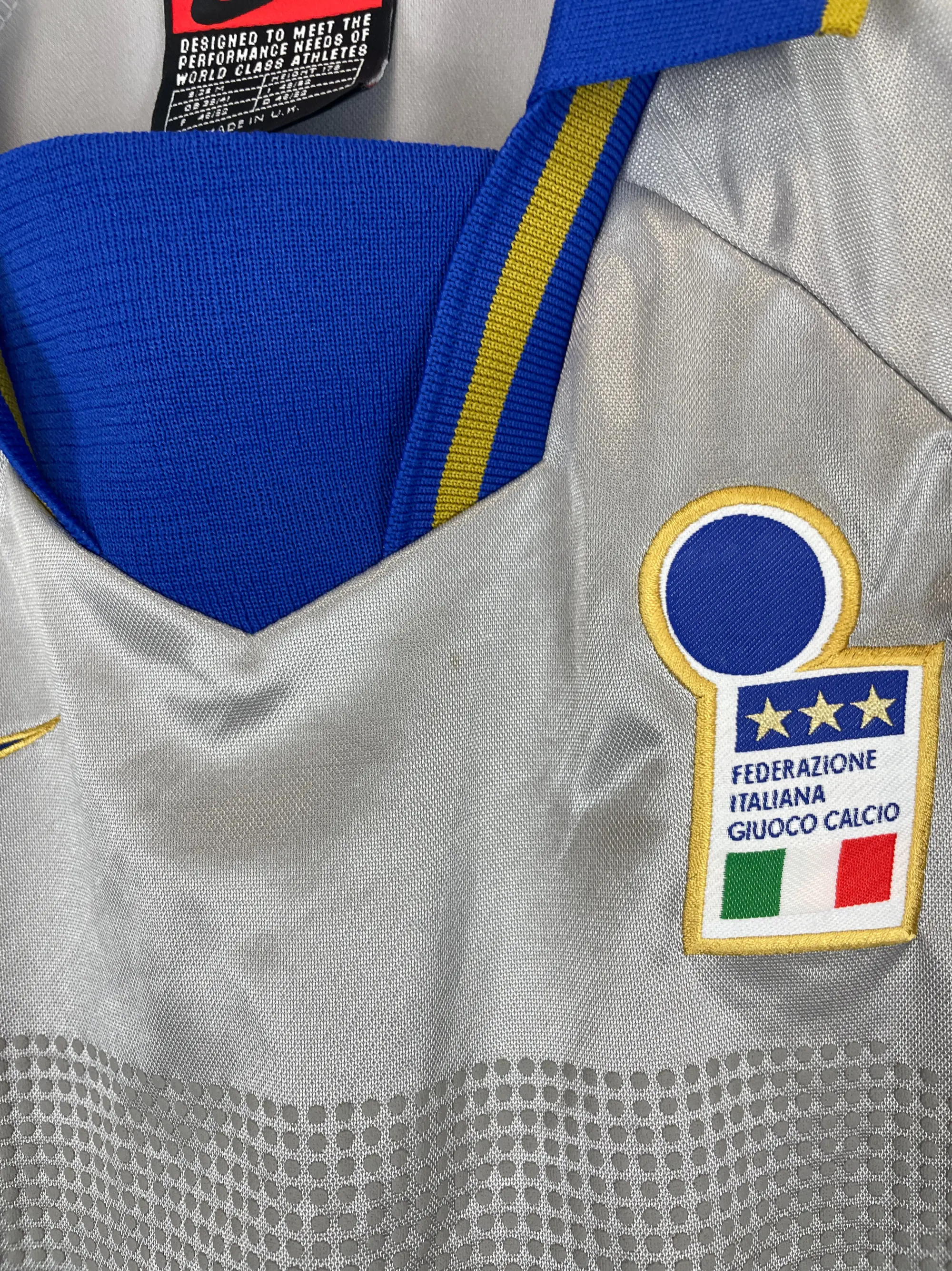 CULT KITS - 1996 ITALY GK SHIRT (M) NIKE