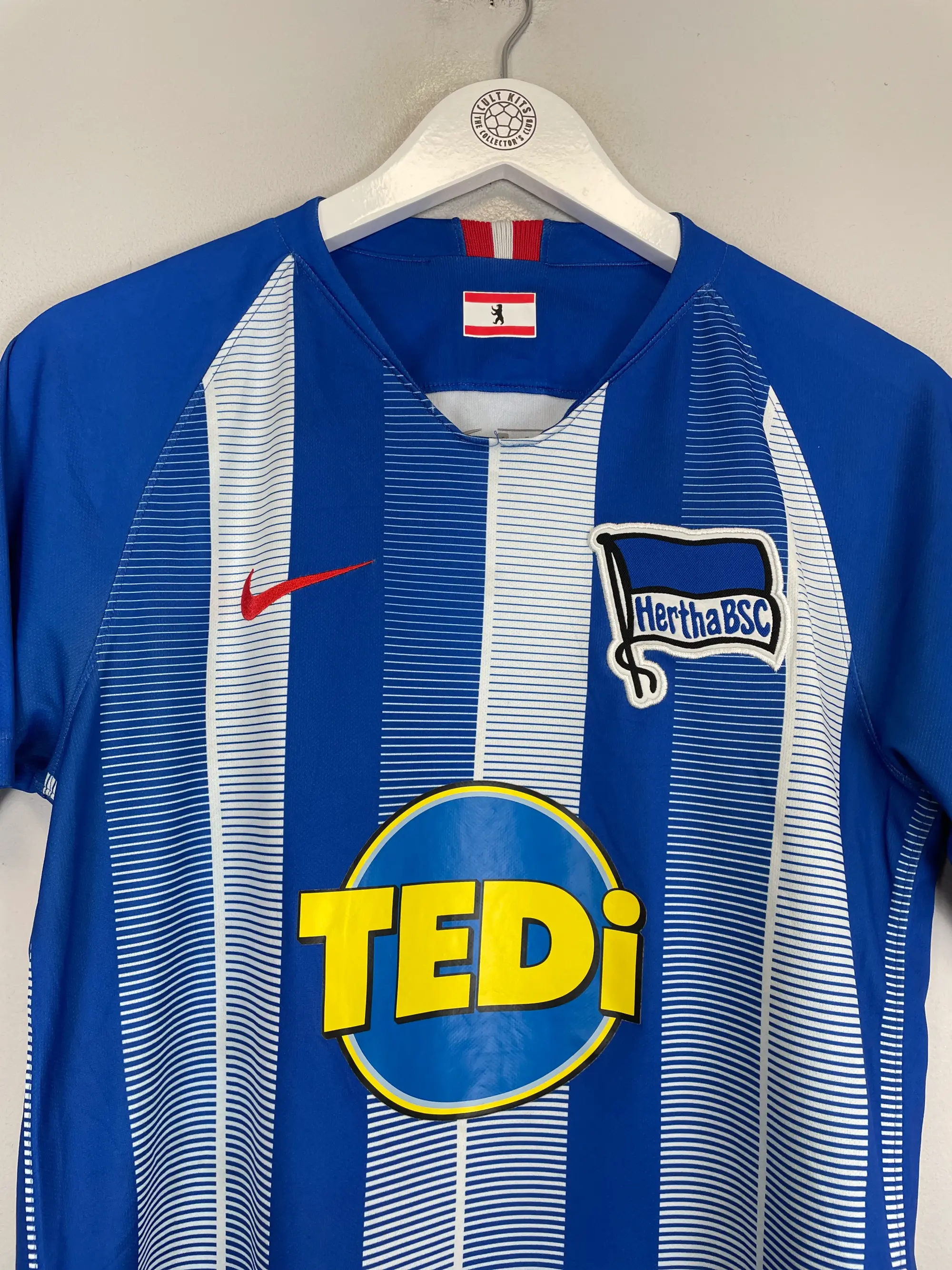 CULT KITS - 2018/19 HERTHA BERLIN HOME SHIRT (S) NIKE