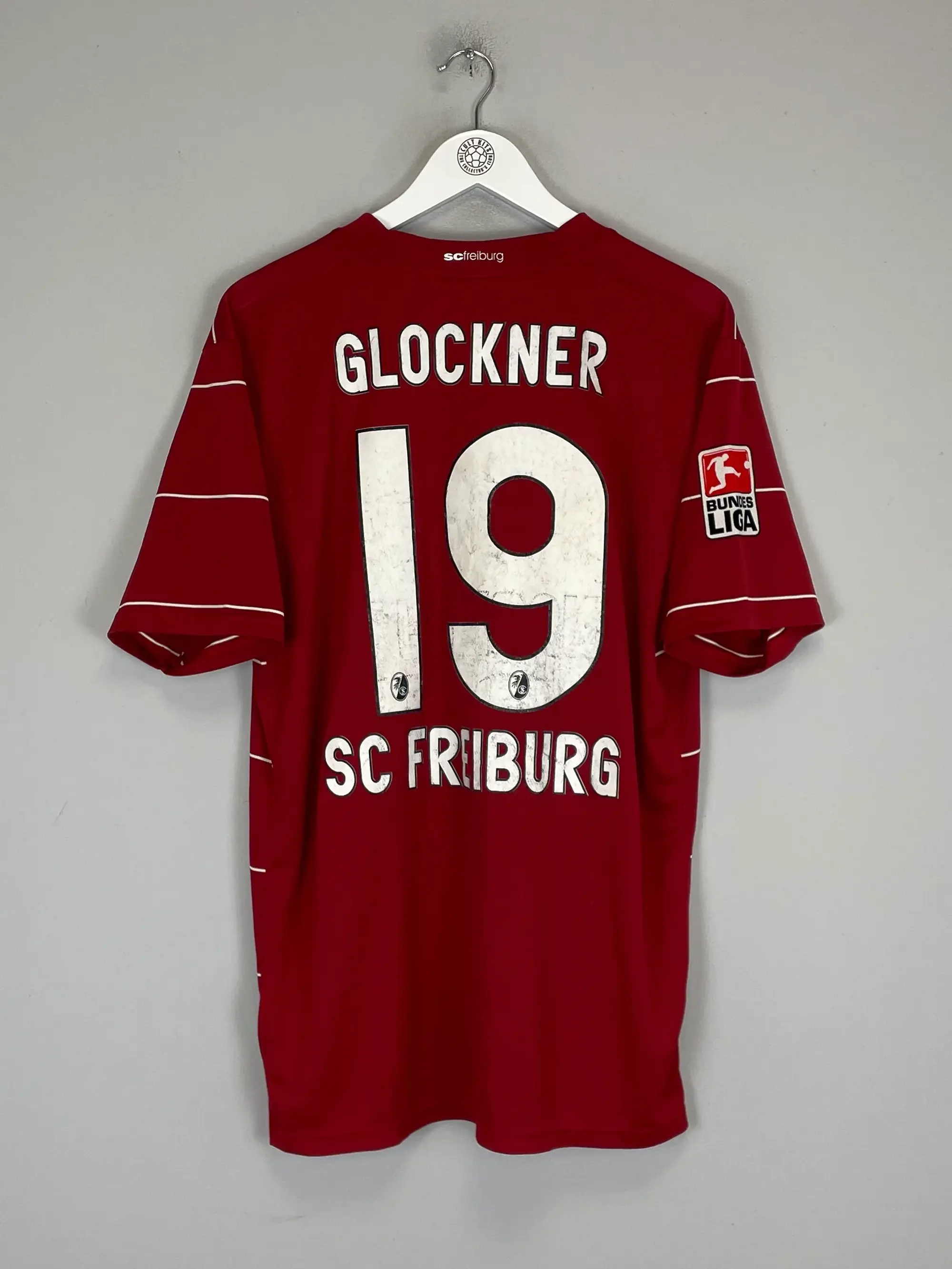 CULT KITS - 2009/10 FREIBURG GLOCKNER #19 *SQUAD SIGNED* HOME SHIRT (L) NIKE