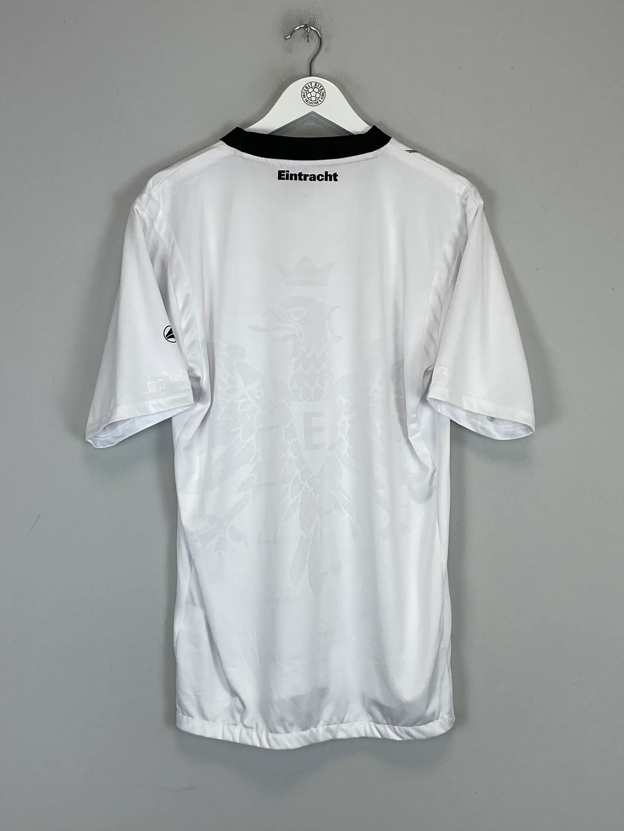 CULT KITS - 2011/12 EINTRACHT FRANKFURT *SQUAD SIGNED* AWAY SHIRT (M) JAKO
