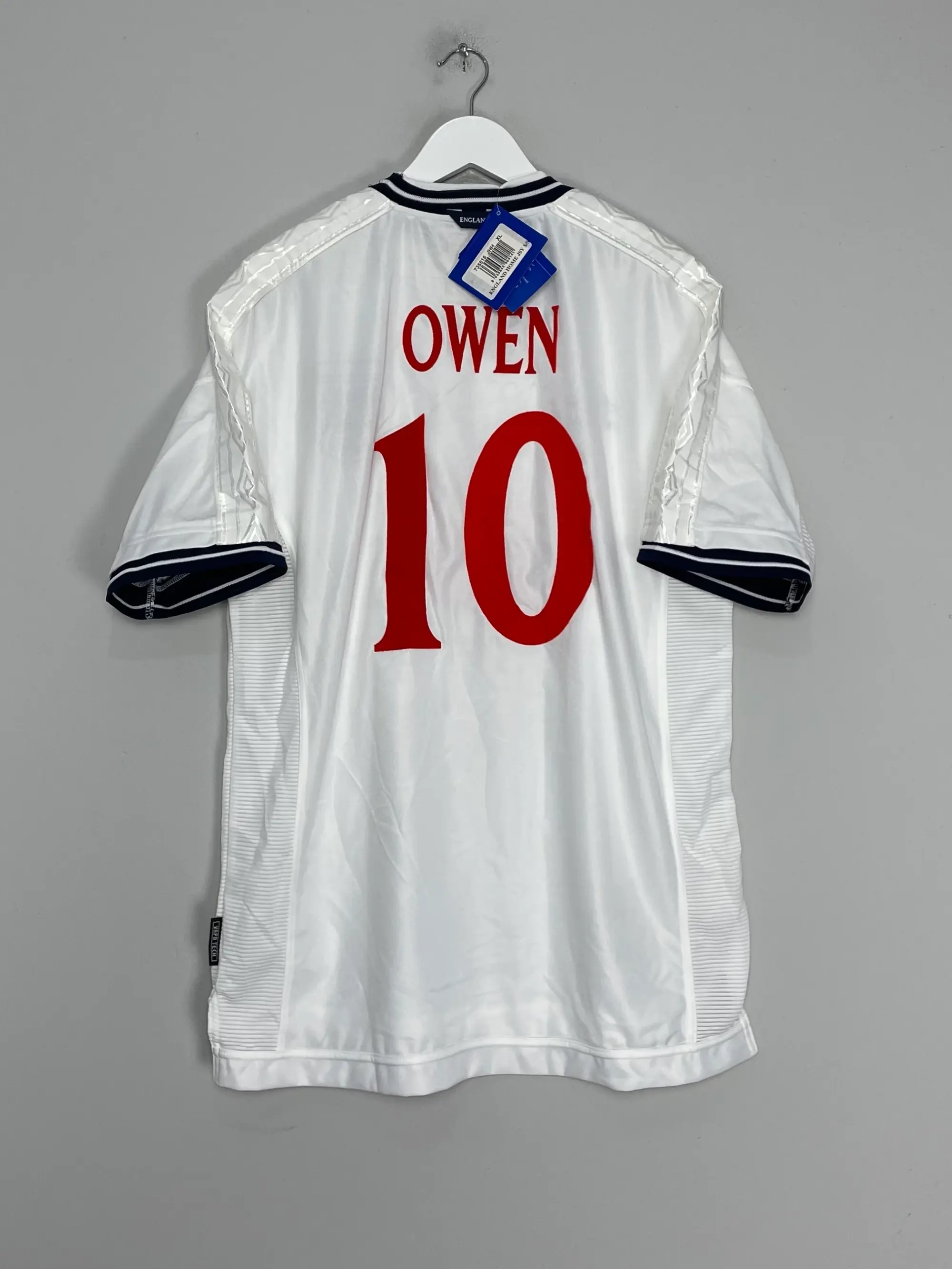 CULT KITS - 1999/01 ENGLAND OWEN #10 *BNWT* SIGNED HOME SHIRT (XL) UMBRO