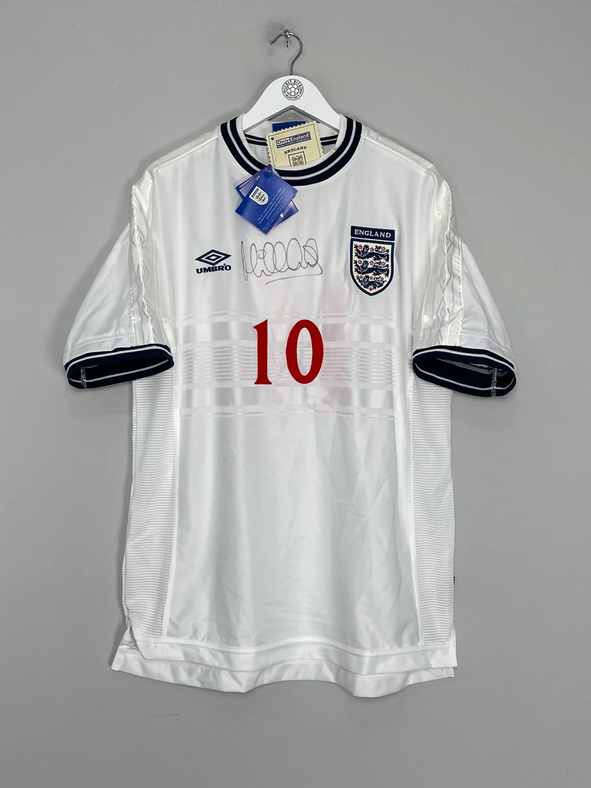 CULT KITS - 1999/01 ENGLAND OWEN #10 *BNWT* SIGNED HOME SHIRT (XL) UMBRO