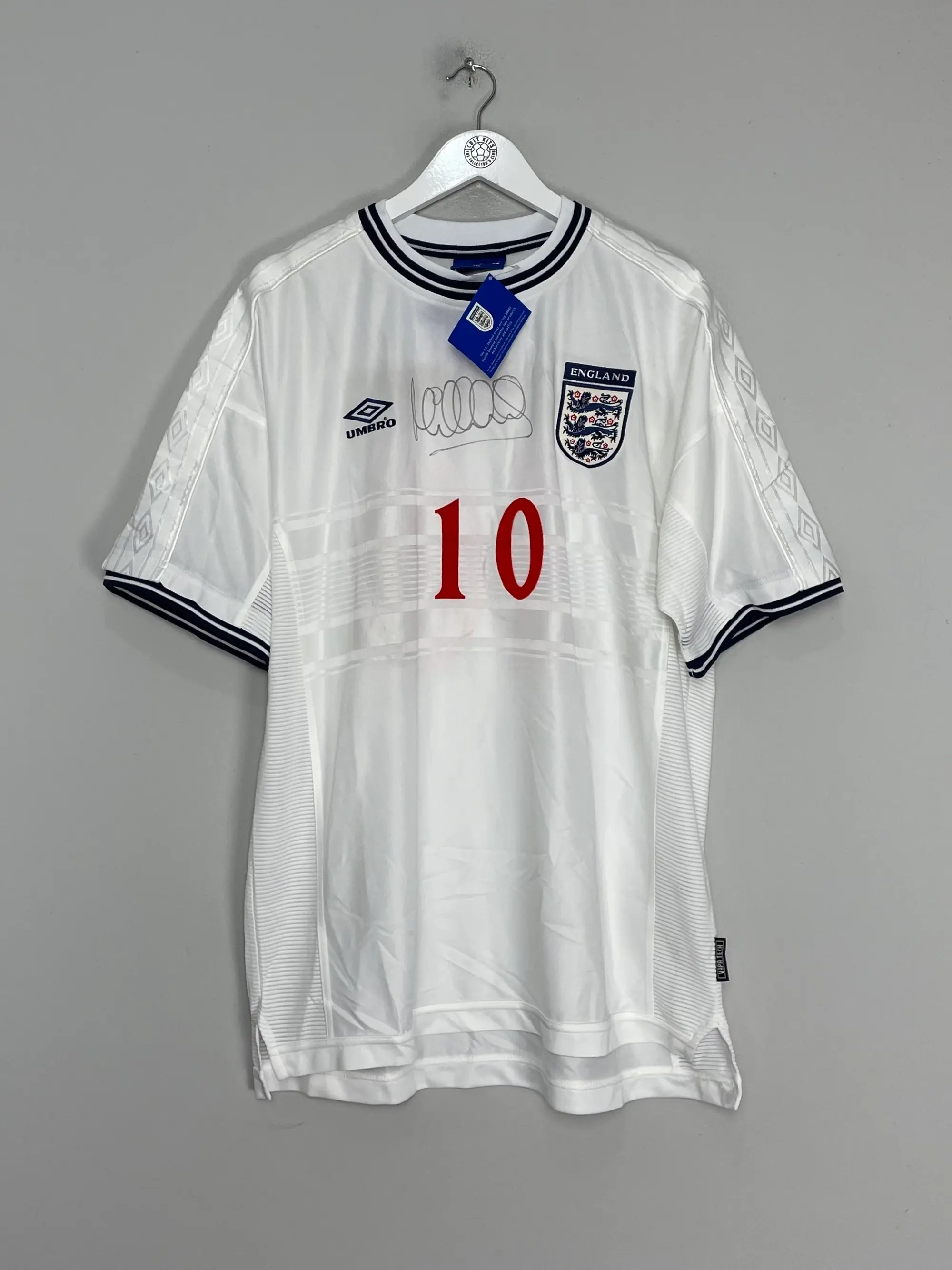 CULT KITS - 1999/01 ENGLAND OWEN #10 *BNWT* SIGNED HOME SHIRT (XXL) UMBRO