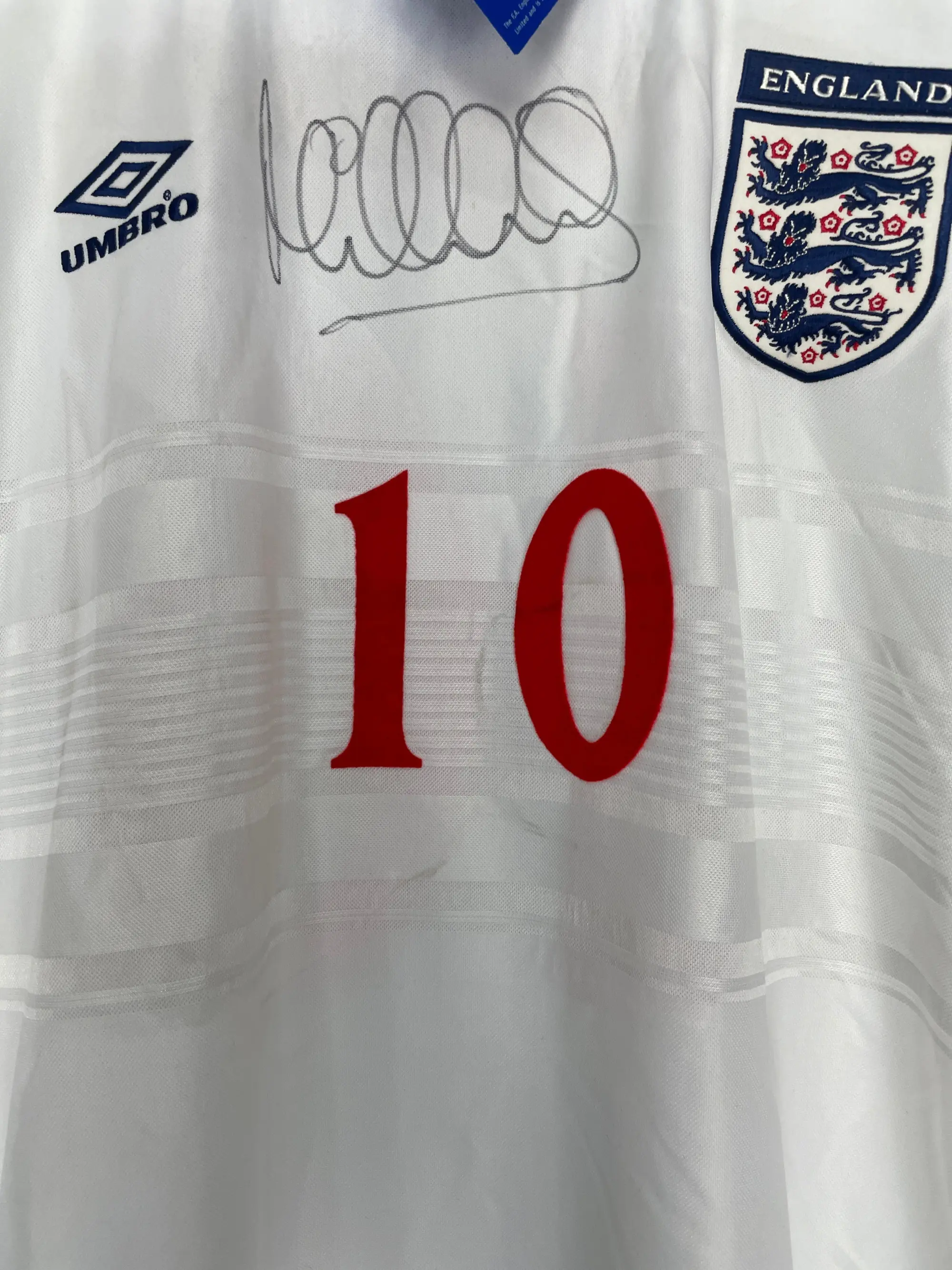 CULT KITS - 1999/01 ENGLAND OWEN #10 *BNWT* SIGNED HOME SHIRT (XXL) UMBRO