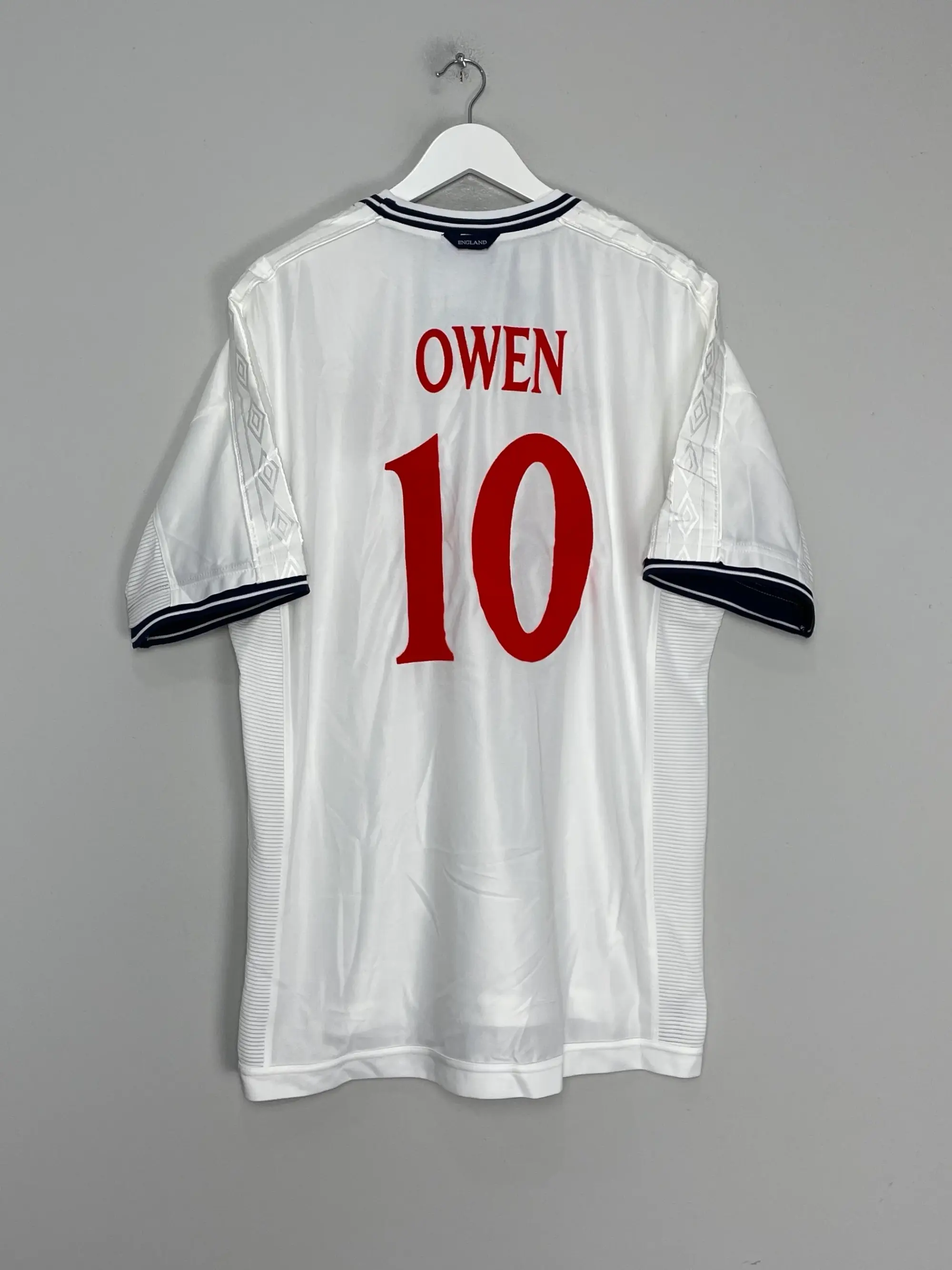 CULT KITS - 1999/01 ENGLAND OWEN #10 *BNWT* SIGNED HOME SHIRT (XXL) UMBRO