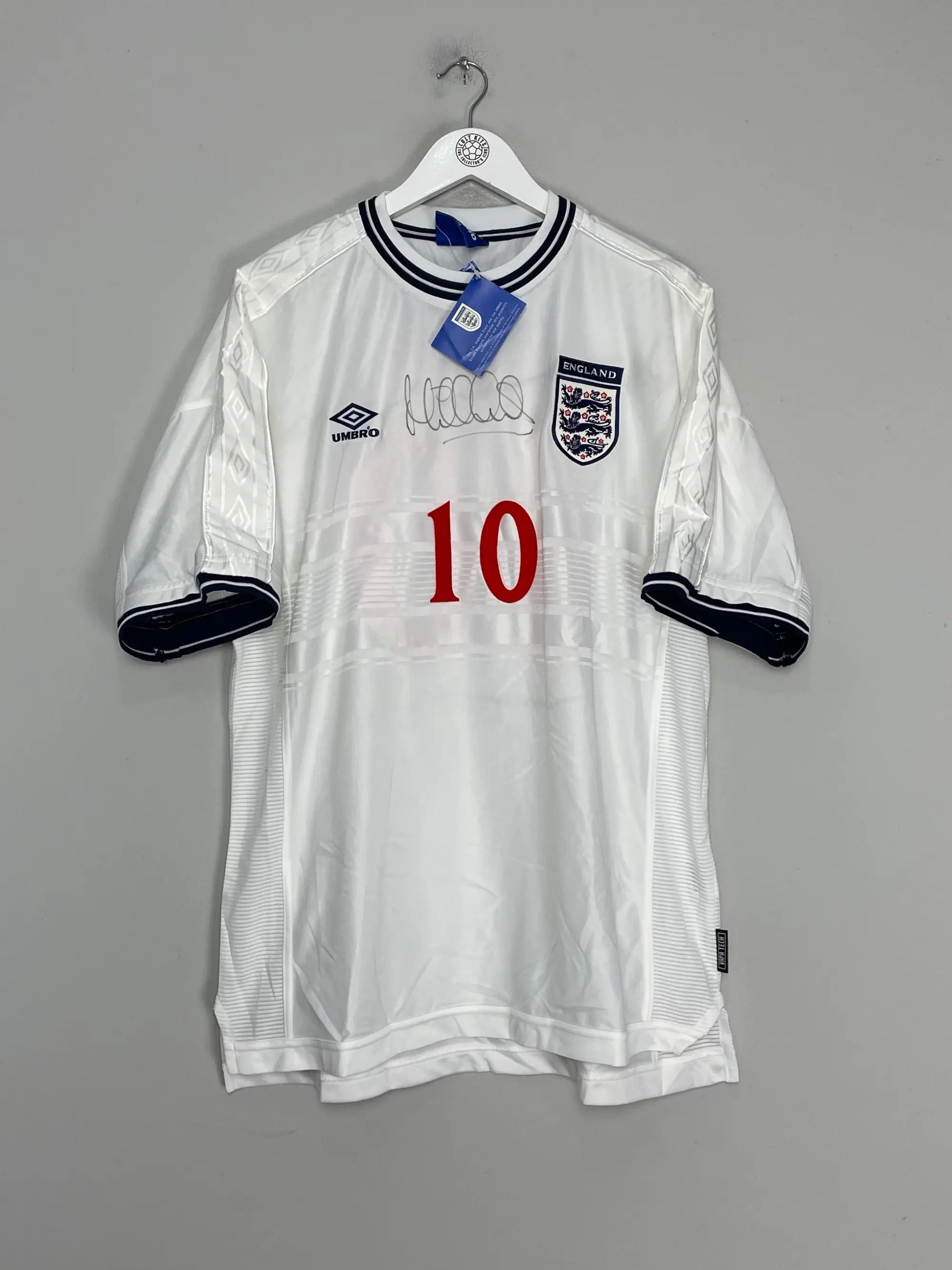 CULT KITS - 1999/01 ENGLAND OWEN #10 *BNWT* SIGNED HOME SHIRT (XXL) UMBRO