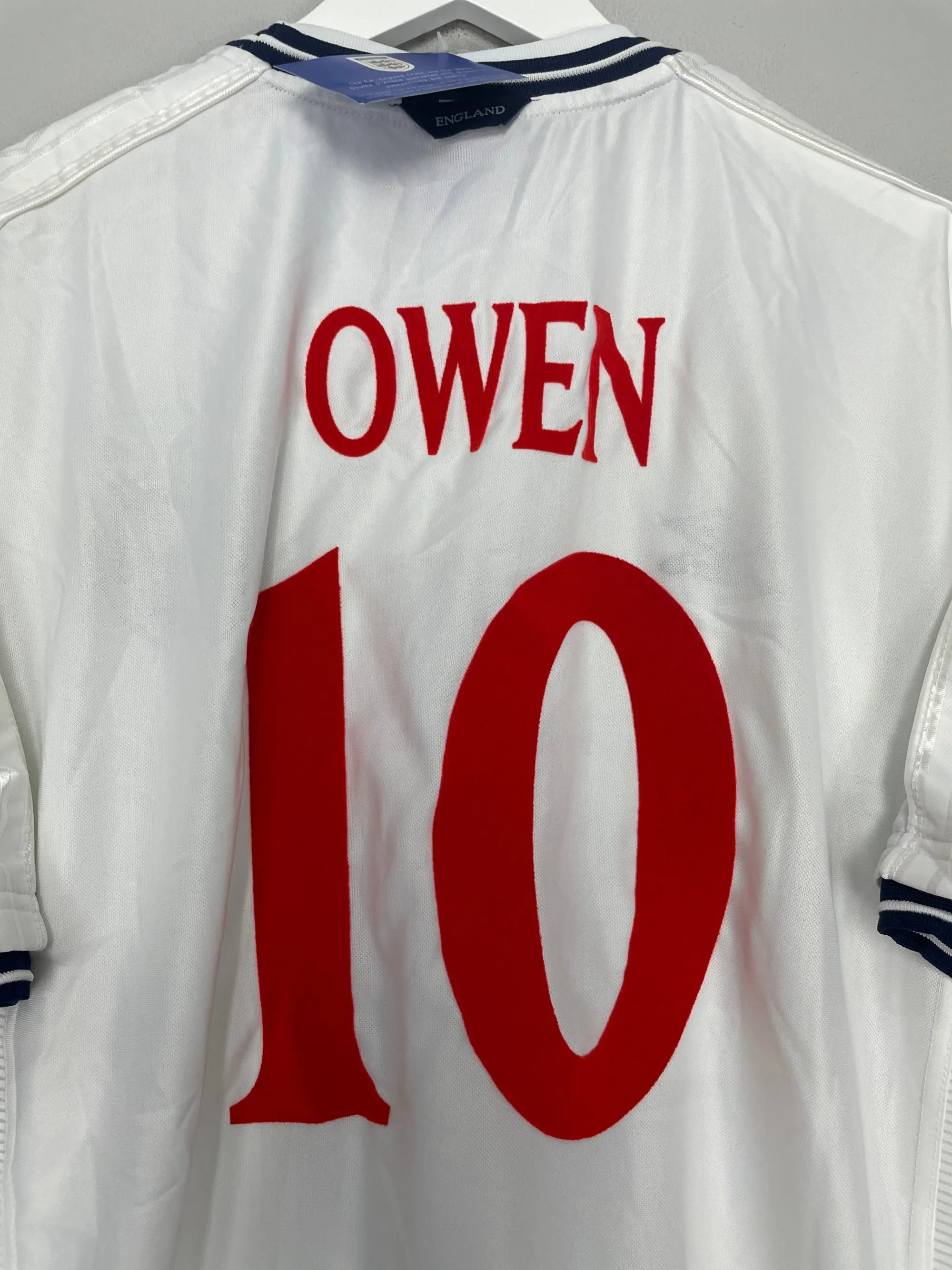 CULT KITS - 1999/01 ENGLAND OWEN #10 *BNWT* SIGNED HOME SHIRT (XXL) UMBRO