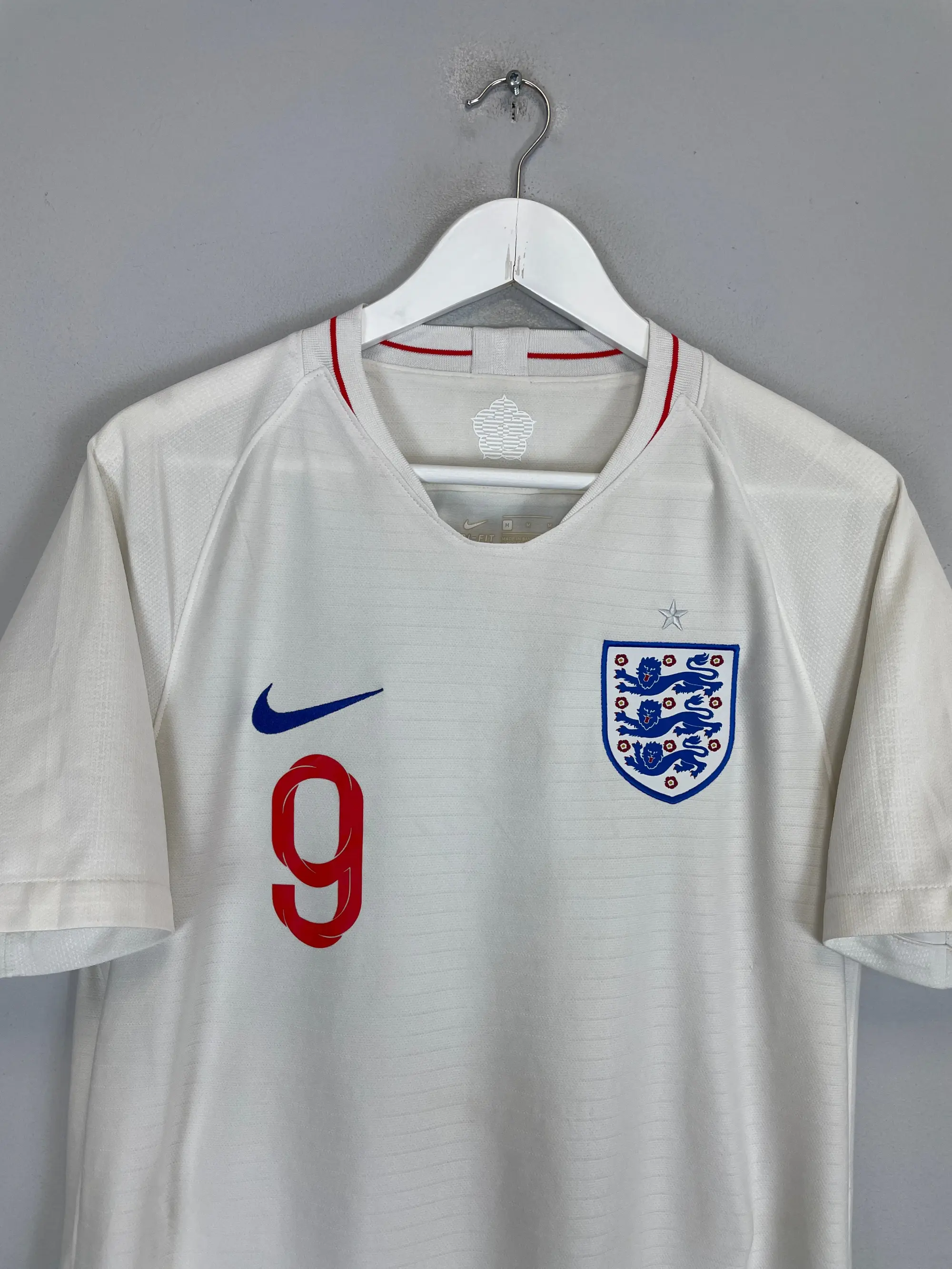 CULT KITS - 2018 ENGLAND KANE #9 HOME SHIRT (M) NIKE