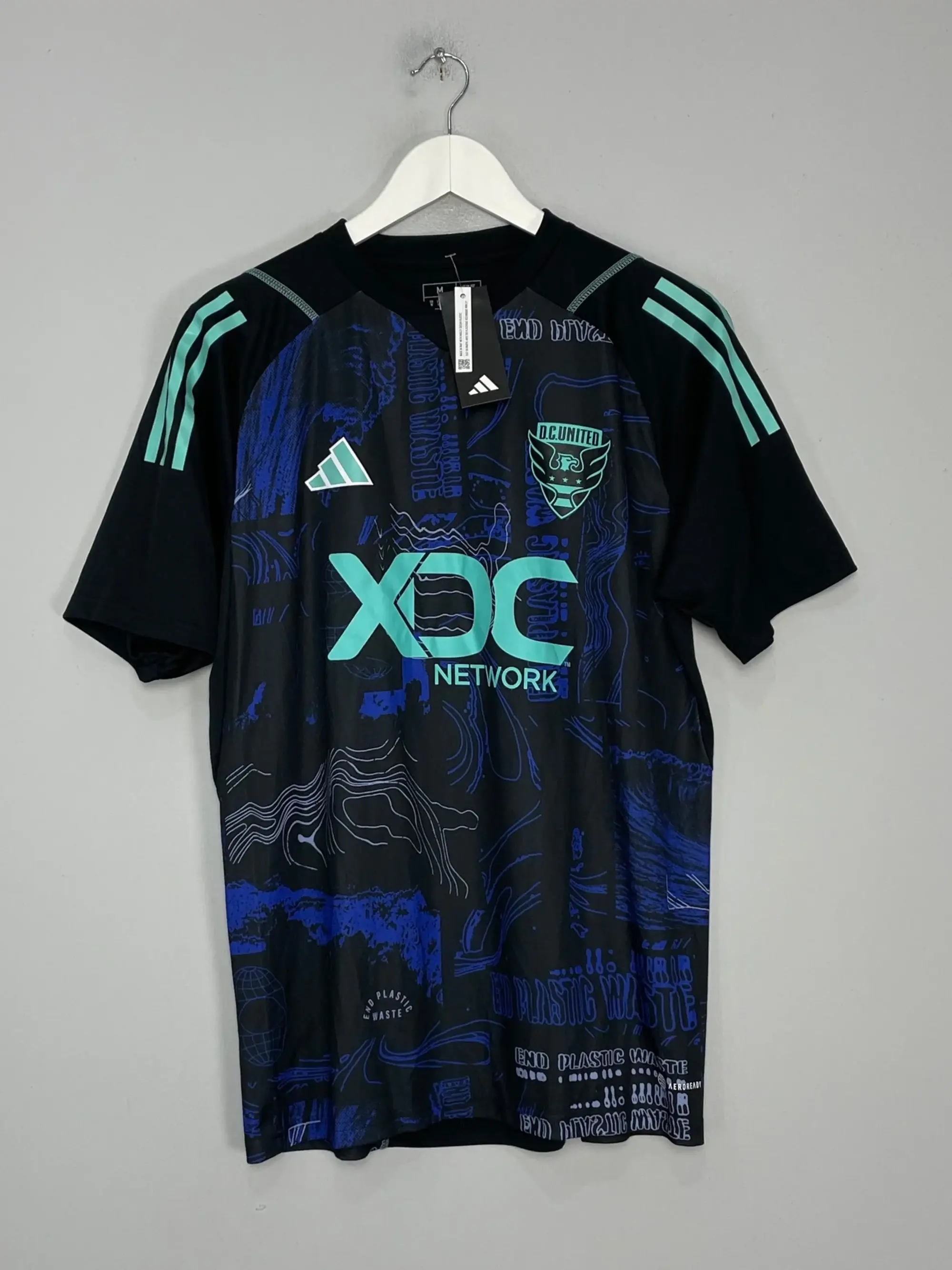 CULT KITS - 2023 DC UNITED *BNWT* ONE PLANET SHIRT (M) ADIDAS