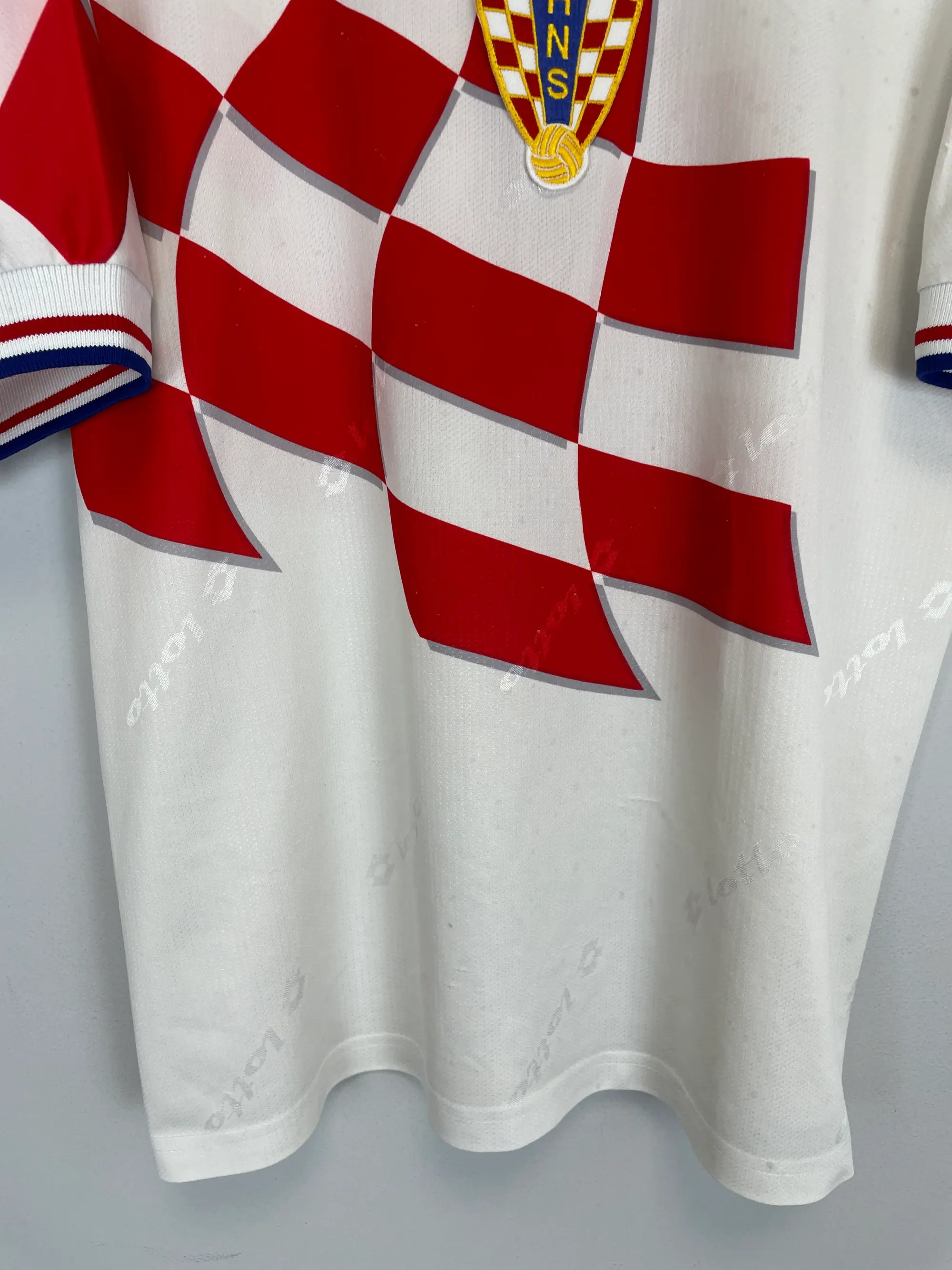 CULT KITS - 1998/01 CROATIA HOME SHIRT (L) LOTTO