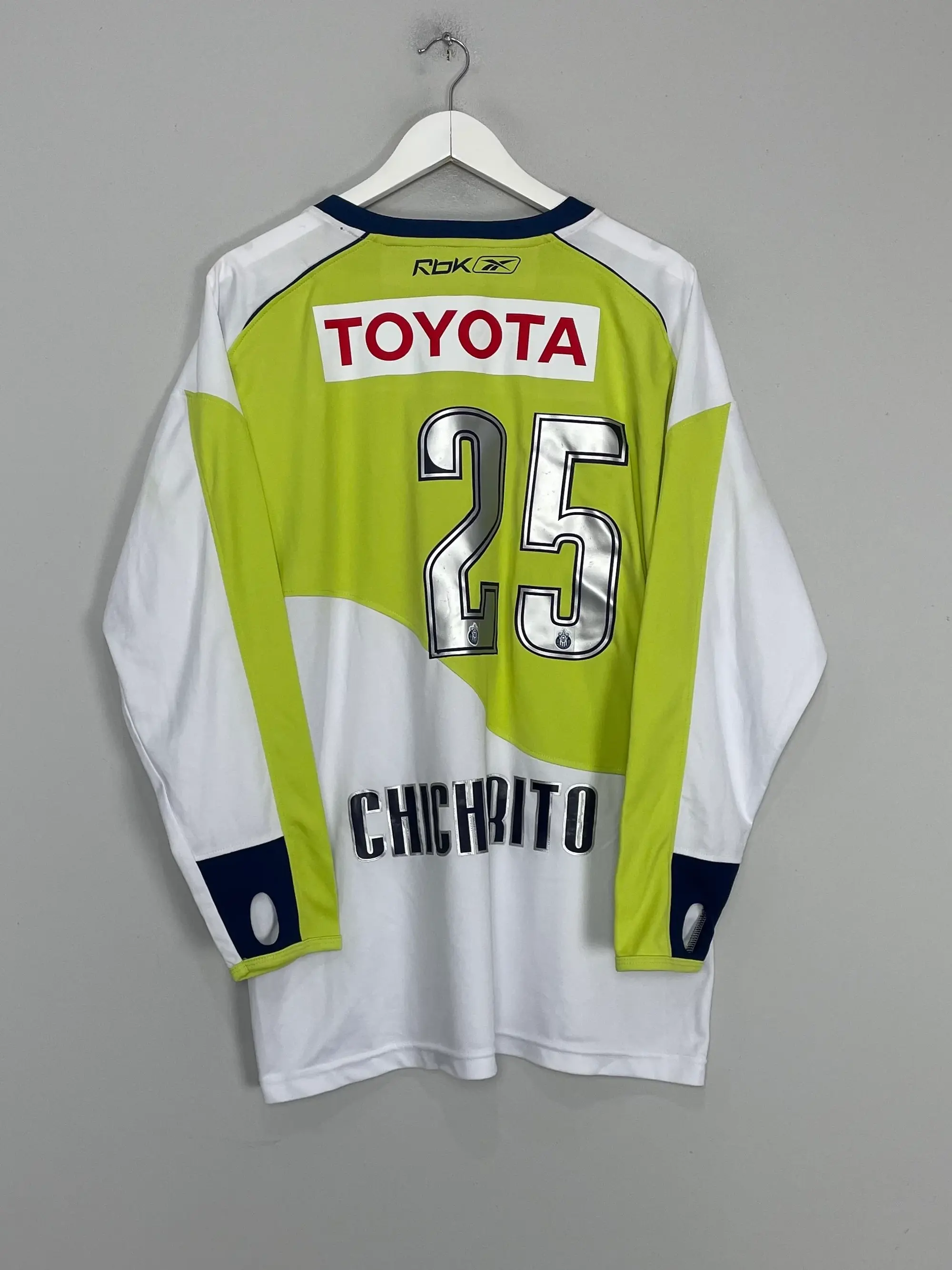 CULT KITS - 2008/09 CHIVAS GUADALAJARA CHICHARITO #25 L/S AWAY SHIRT (XL) REEBOK