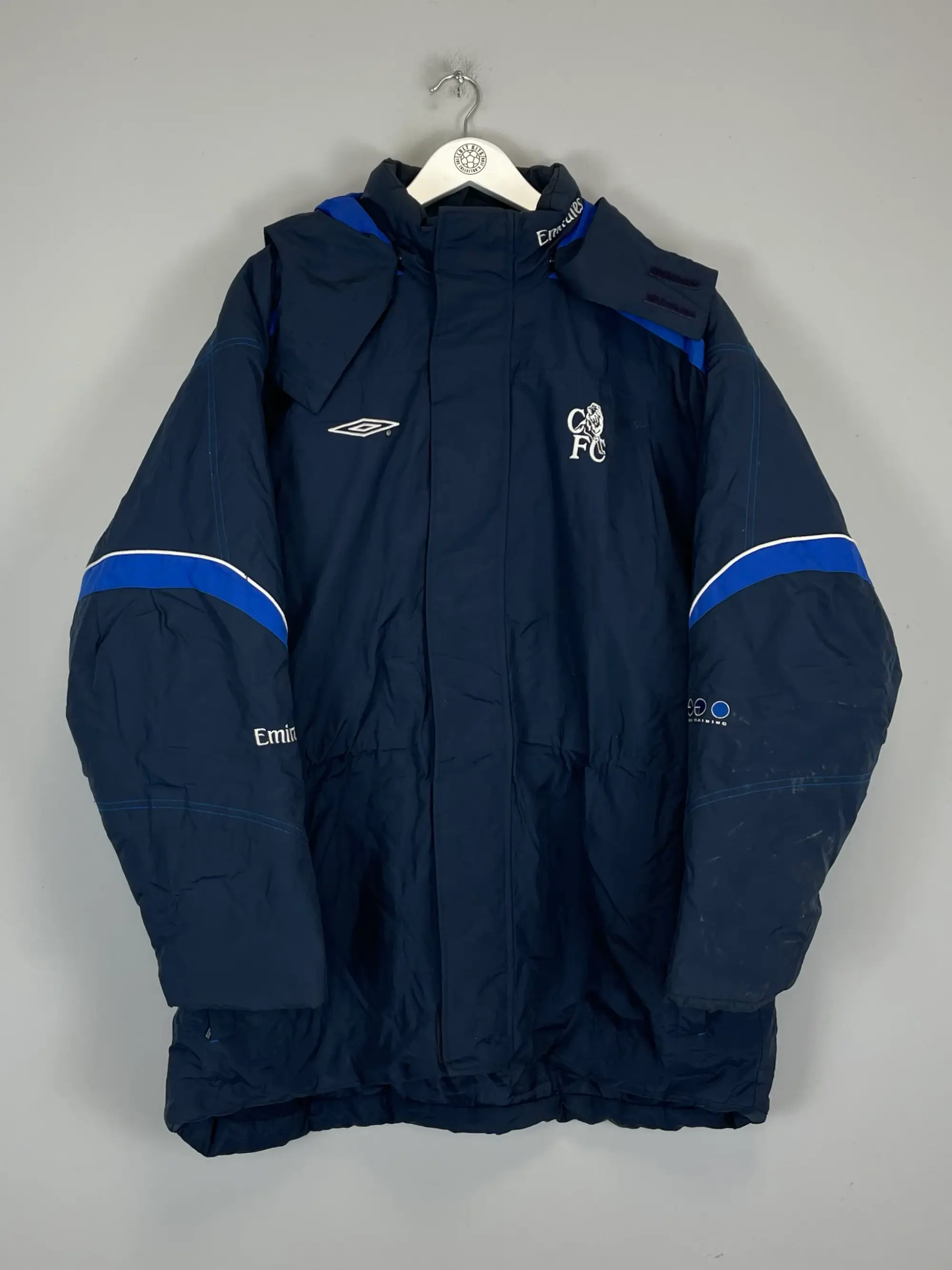 CULT KITS - 2001/02 CHELSEA BENCH COAT (L) UMBRO